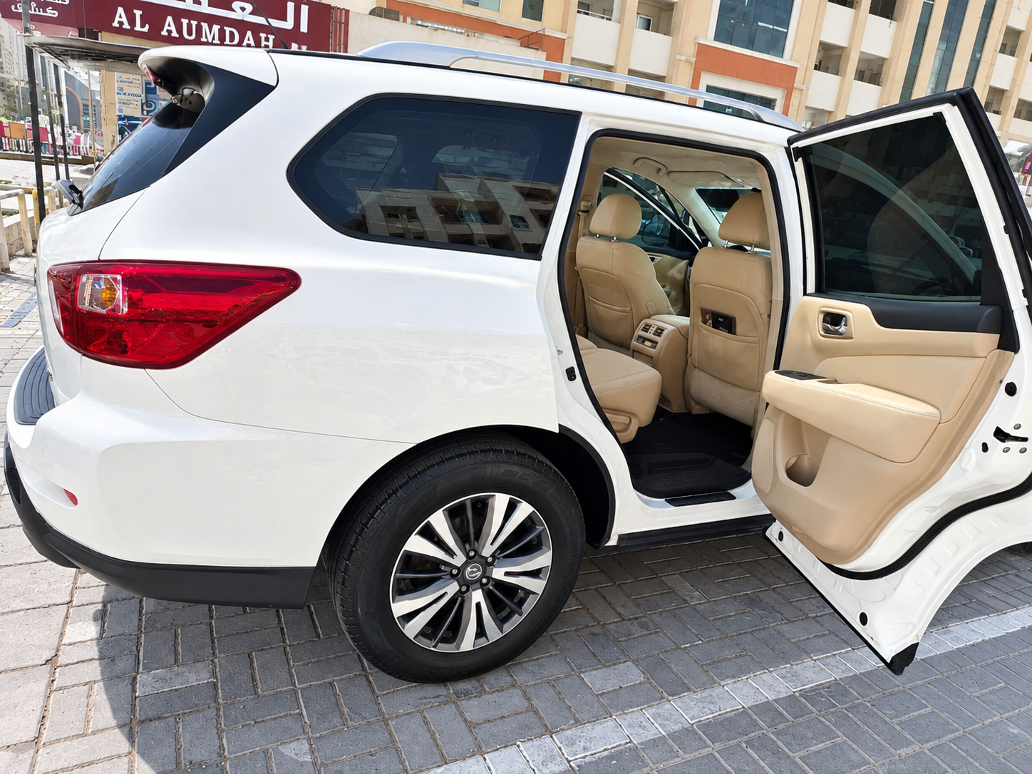 Blanc Nissan Pathfinder S 4WD 2018