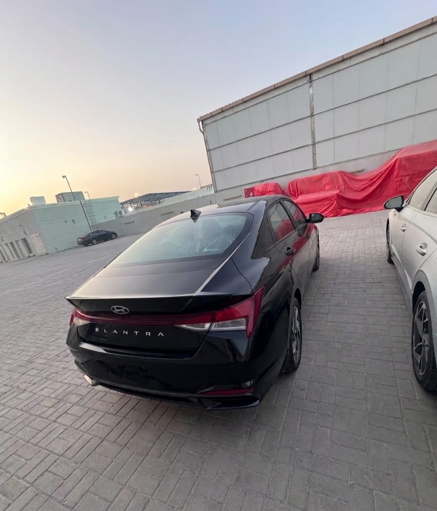 Schwarz Hyundai Elantra SEL Sport 2025