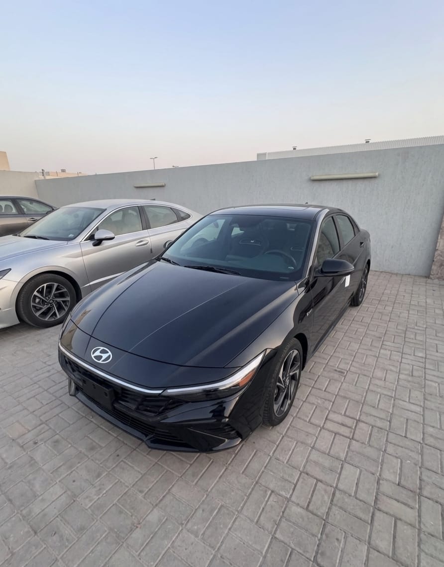 Schwarz Hyundai Elantra SEL Sport 2025