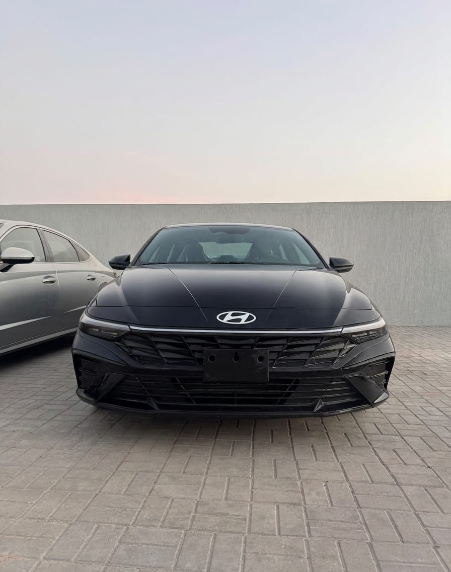 Black Hyundai Elantra SEL Sport 2025