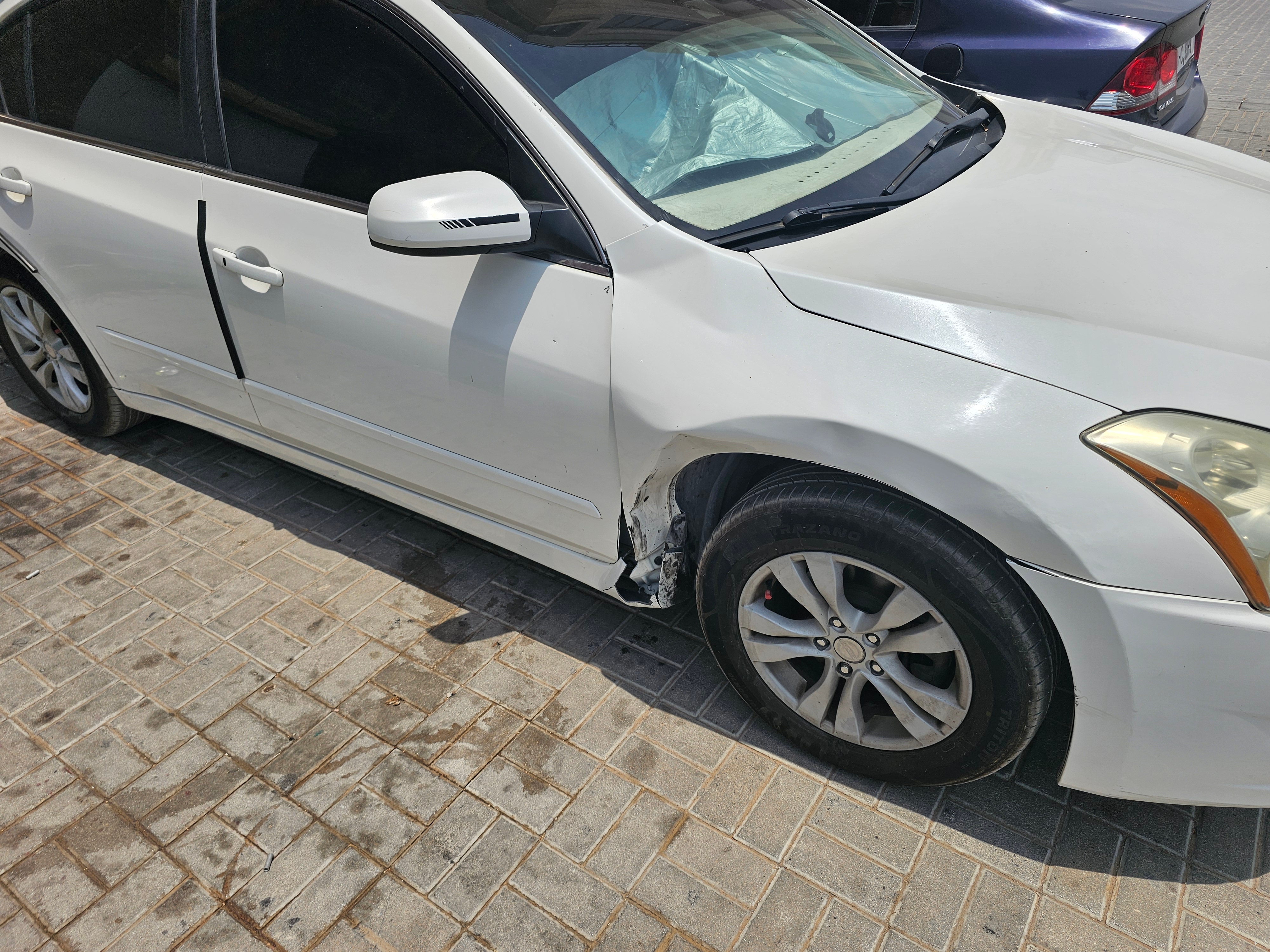 White Nissan Altima 2.5 S 2011
