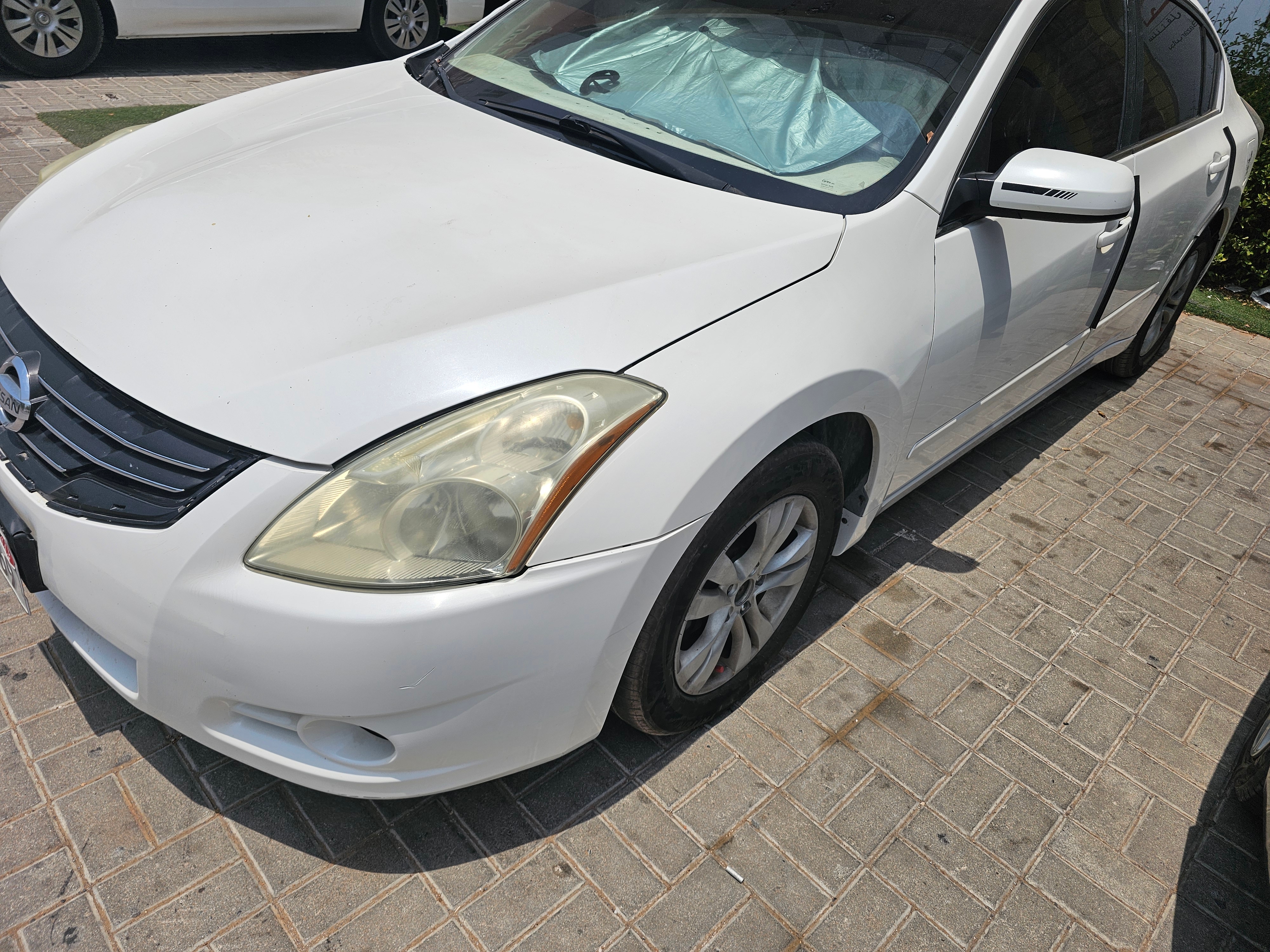 White Nissan Altima 2.5 S 2011