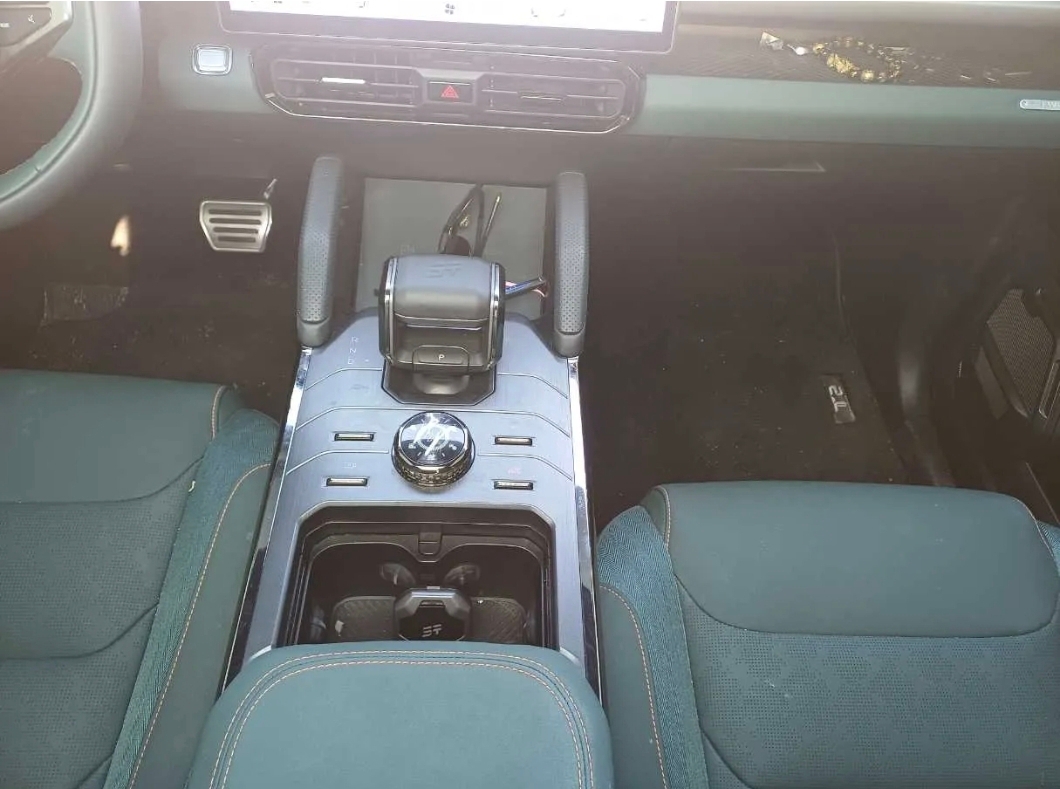 白色的 捷途 T2 LUXURY PLUS 2025