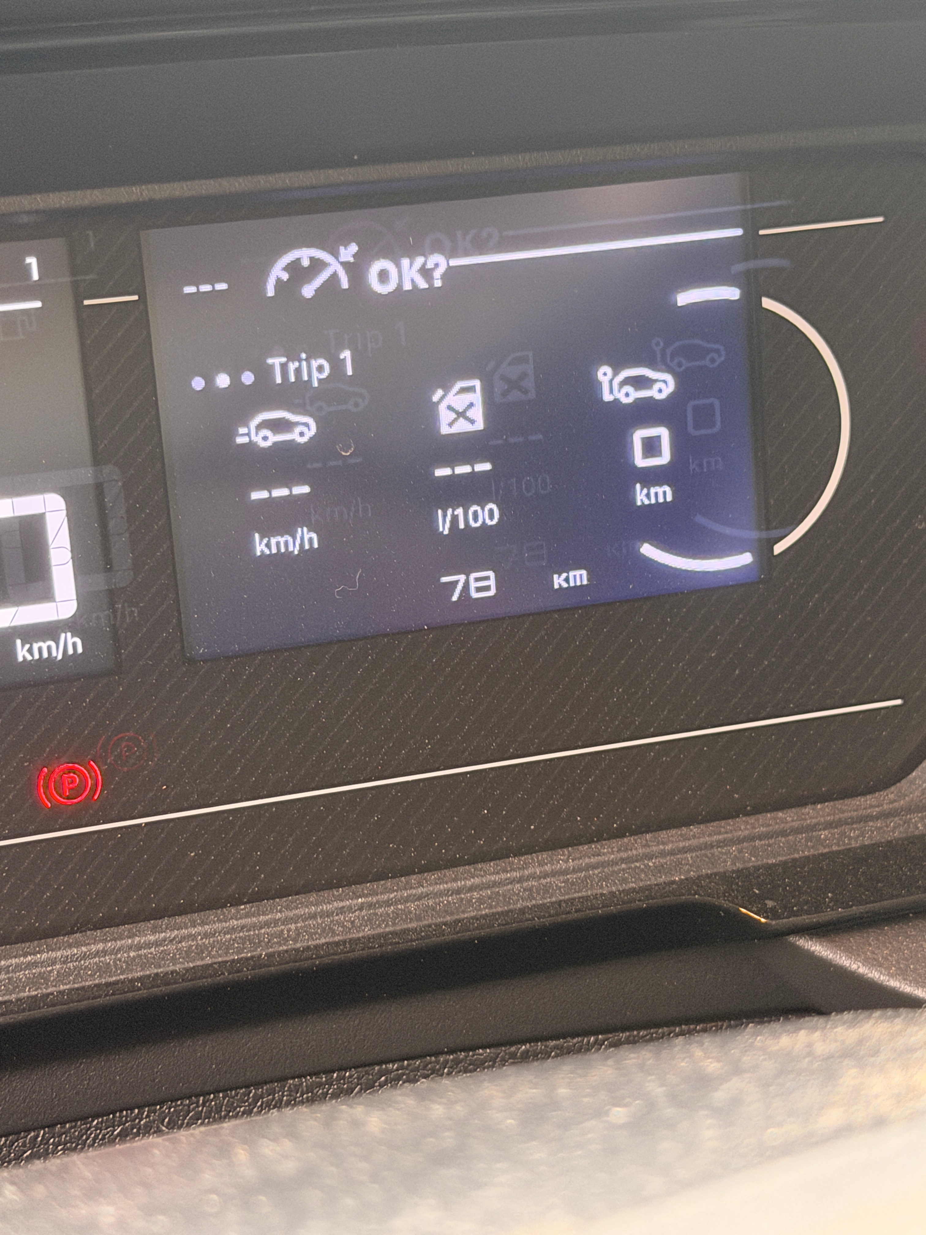 白色的 菲亚特 Doblo Cargo VAN 2025