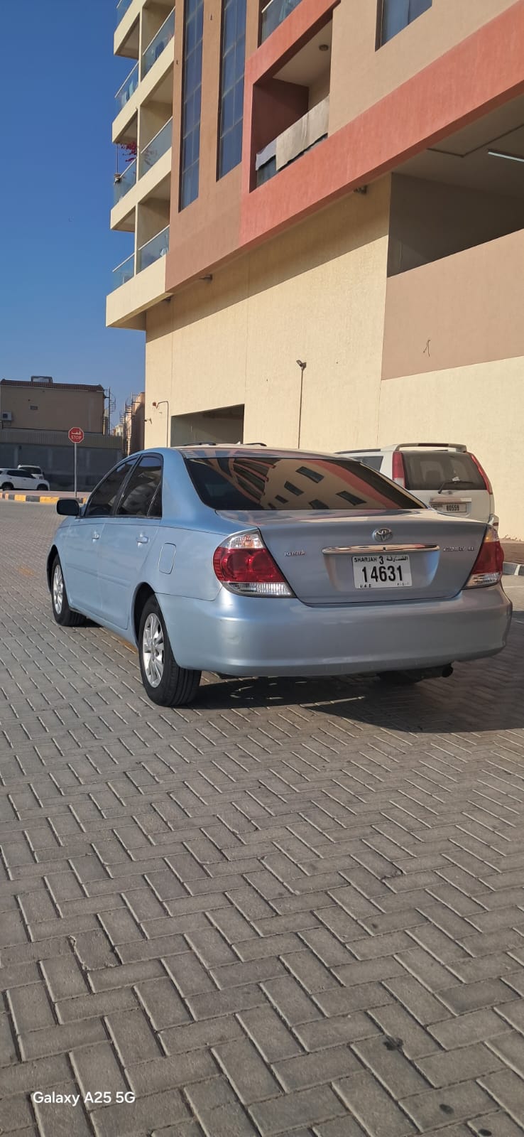 Bleu clair Toyota Camry LE 2005