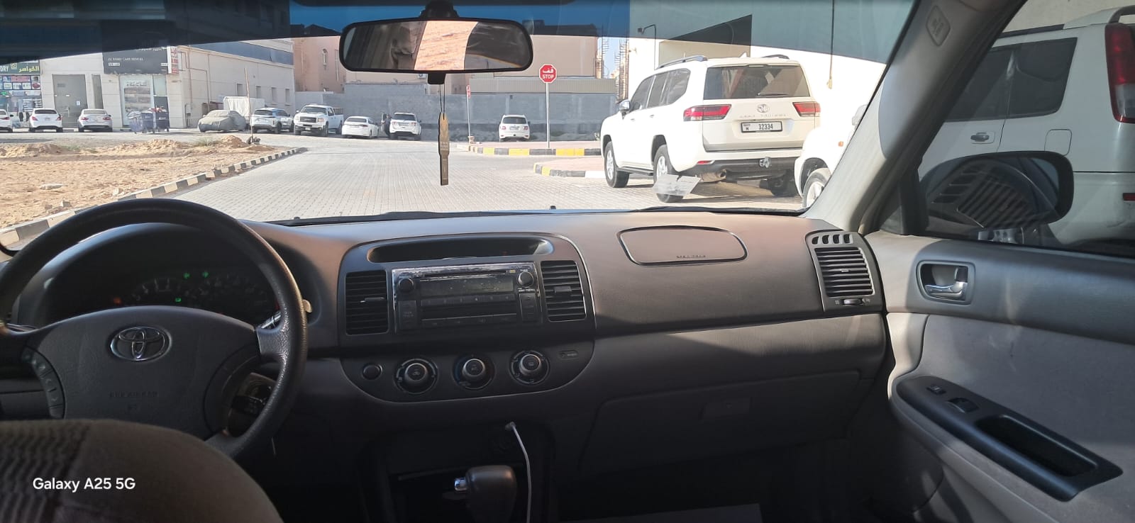 Bleu clair Toyota Camry LE 2005