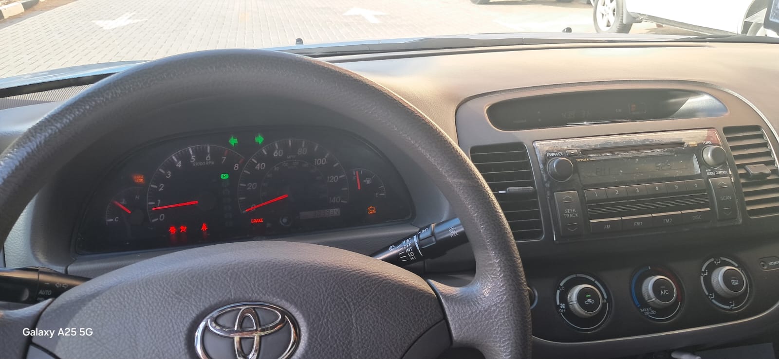 Bleu clair Toyota Camry LE 2005