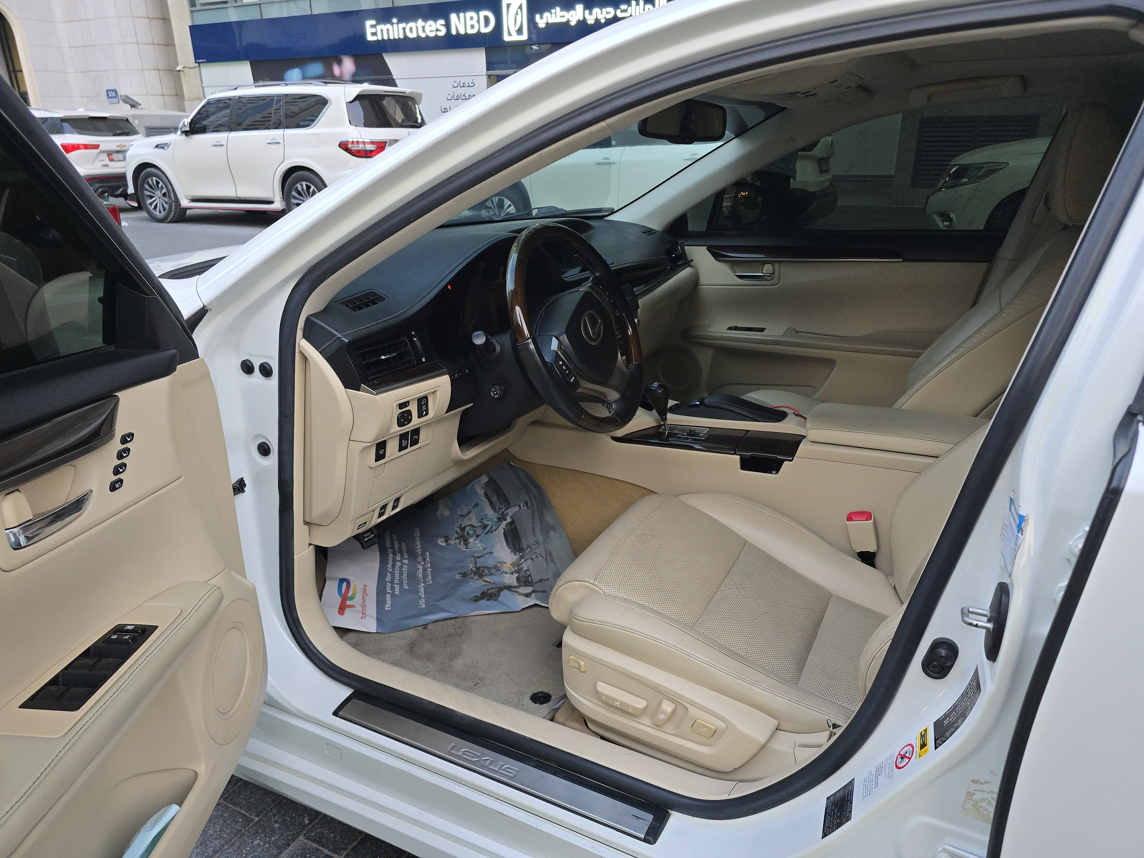 White Lexus ES350 Platinum 2013