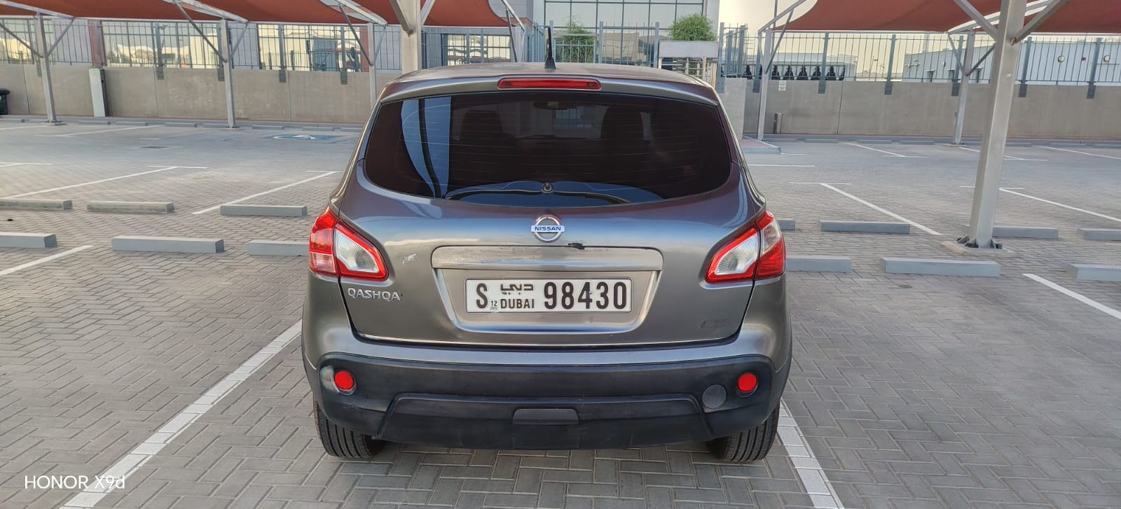 Gray Nissan Qashqai SE 2013