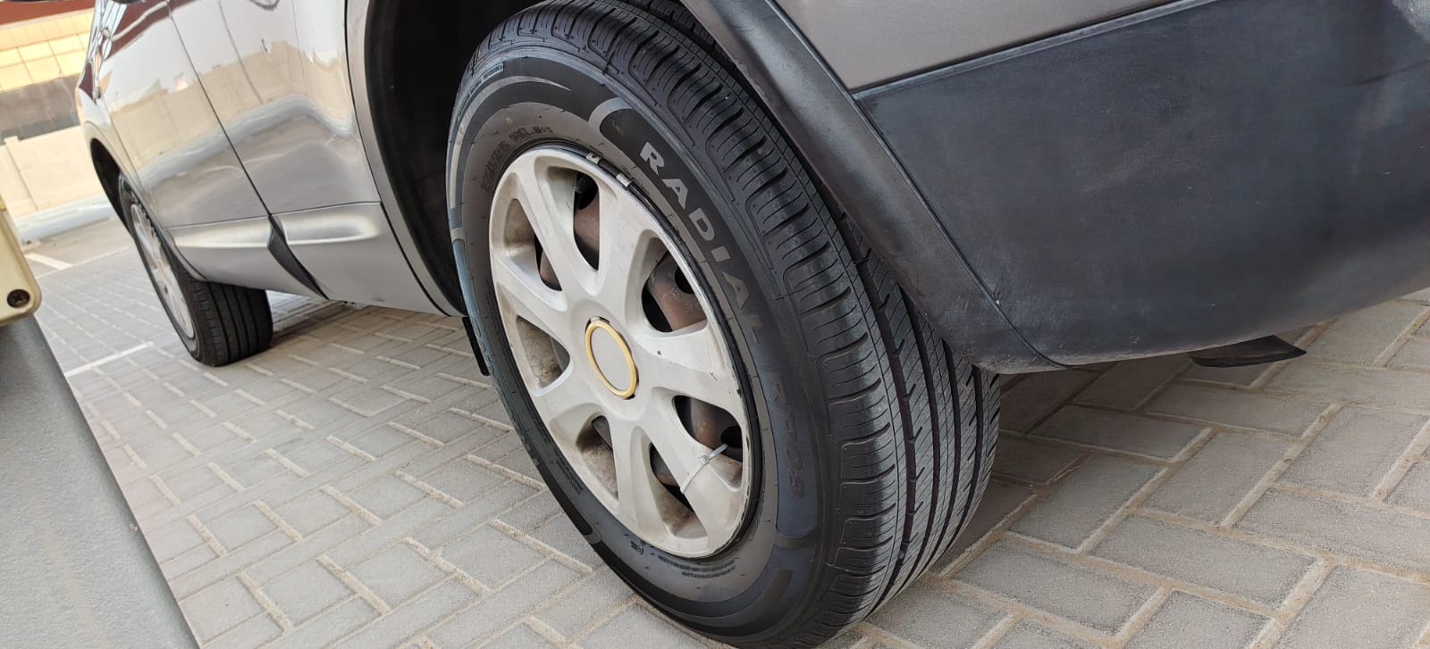Gray Nissan Qashqai SE 2013