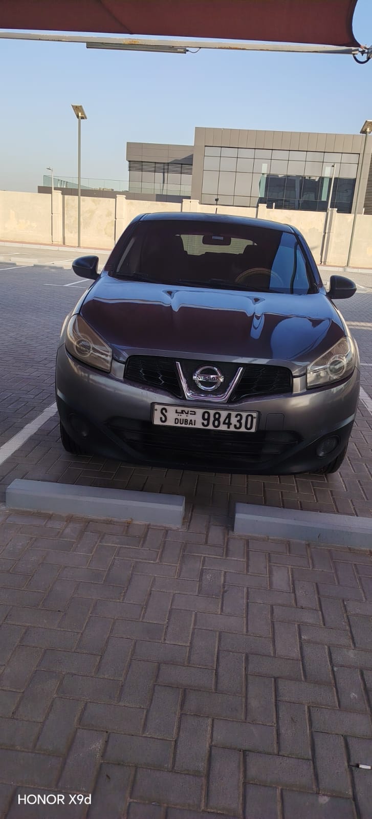 Gray Nissan Qashqai SE 2013