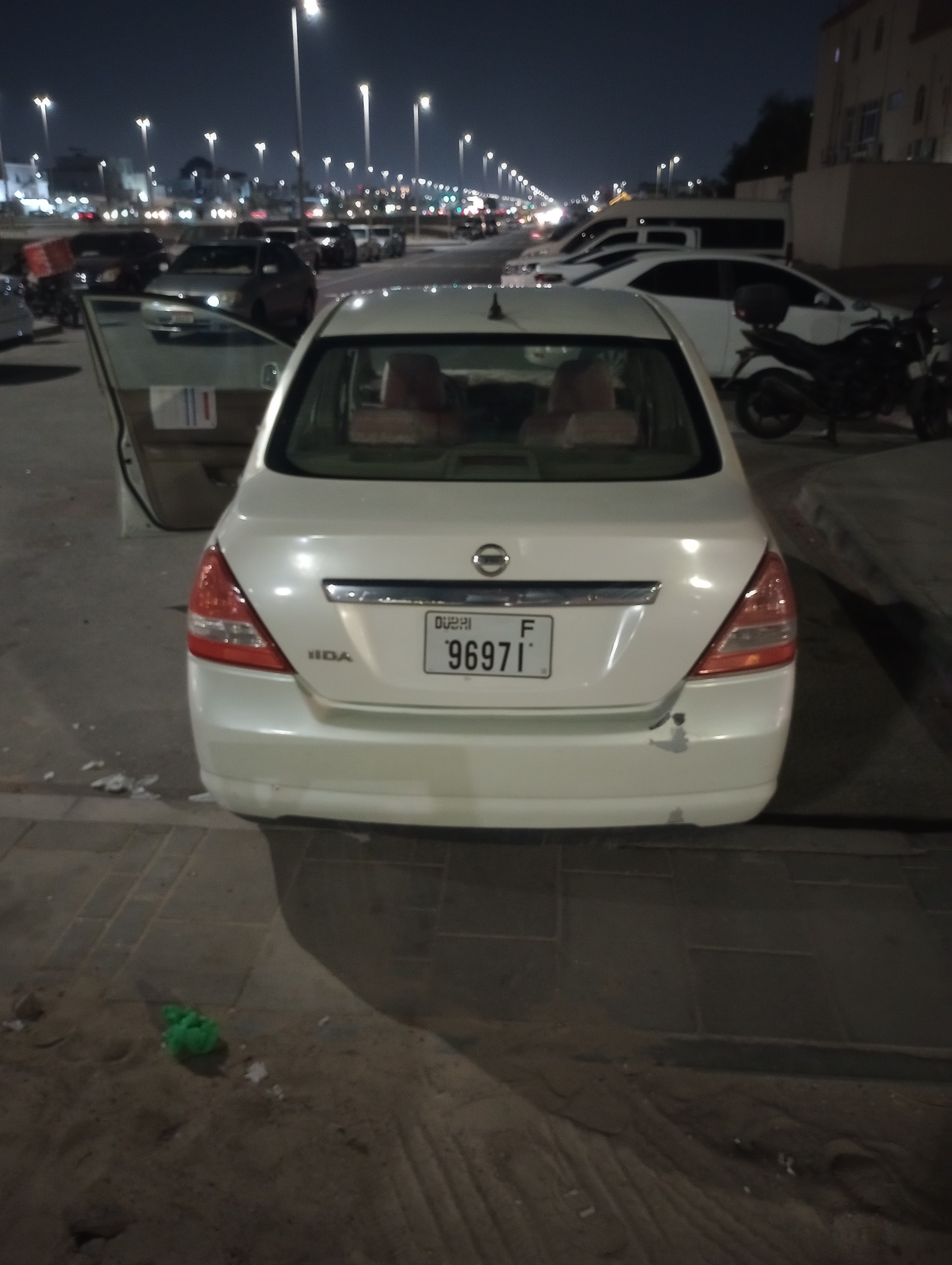 أبيض نيسان Tiida S 2007