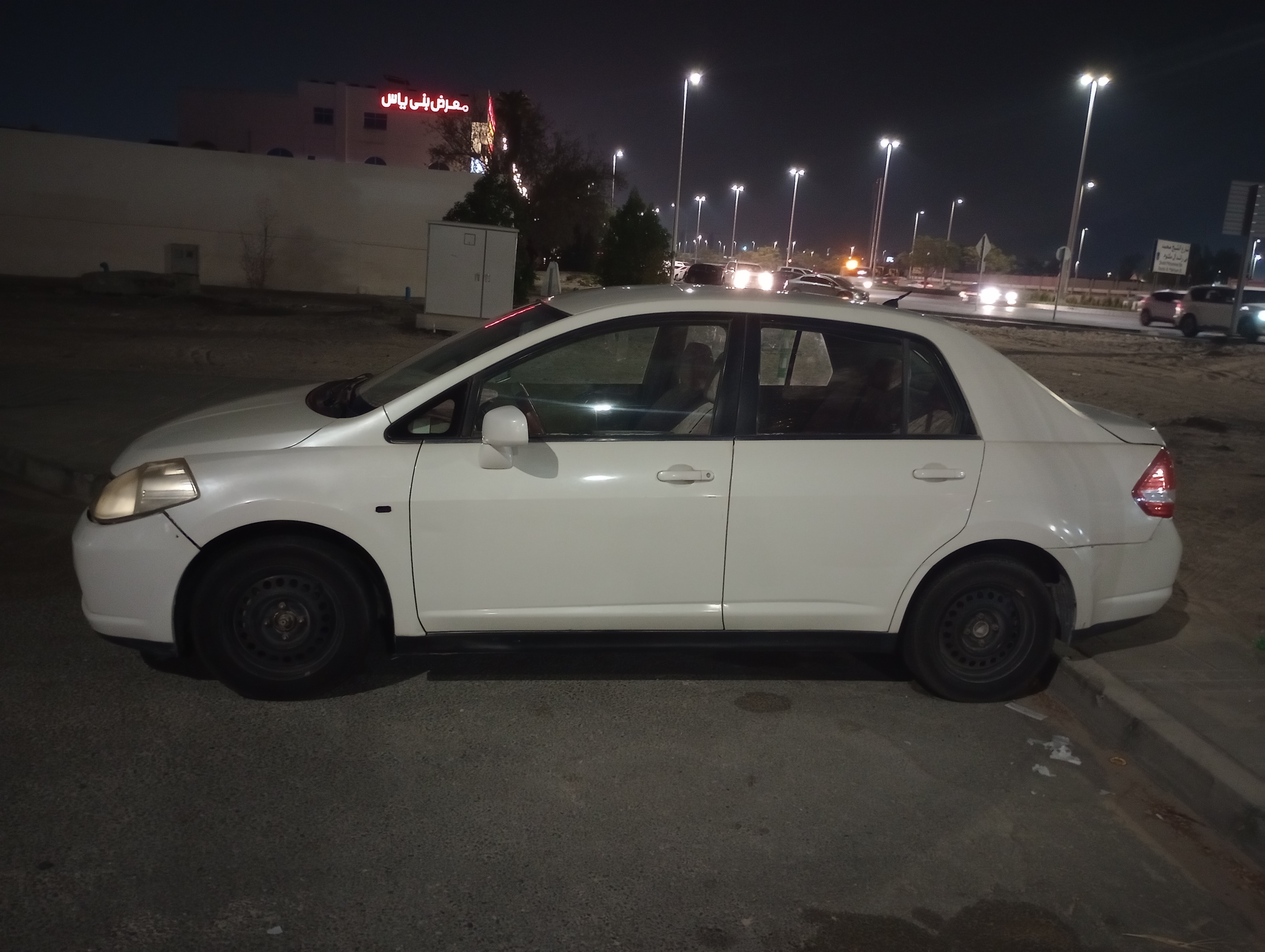 أبيض نيسان Tiida S 2007