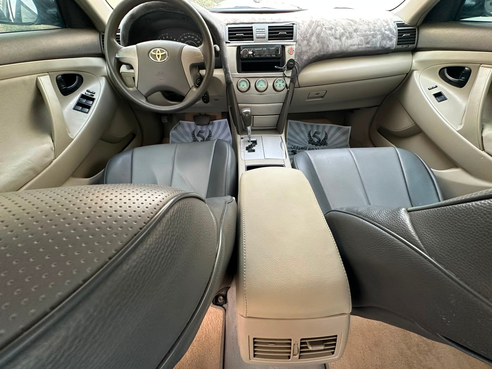 Weiß Toyota Camry GL 2007