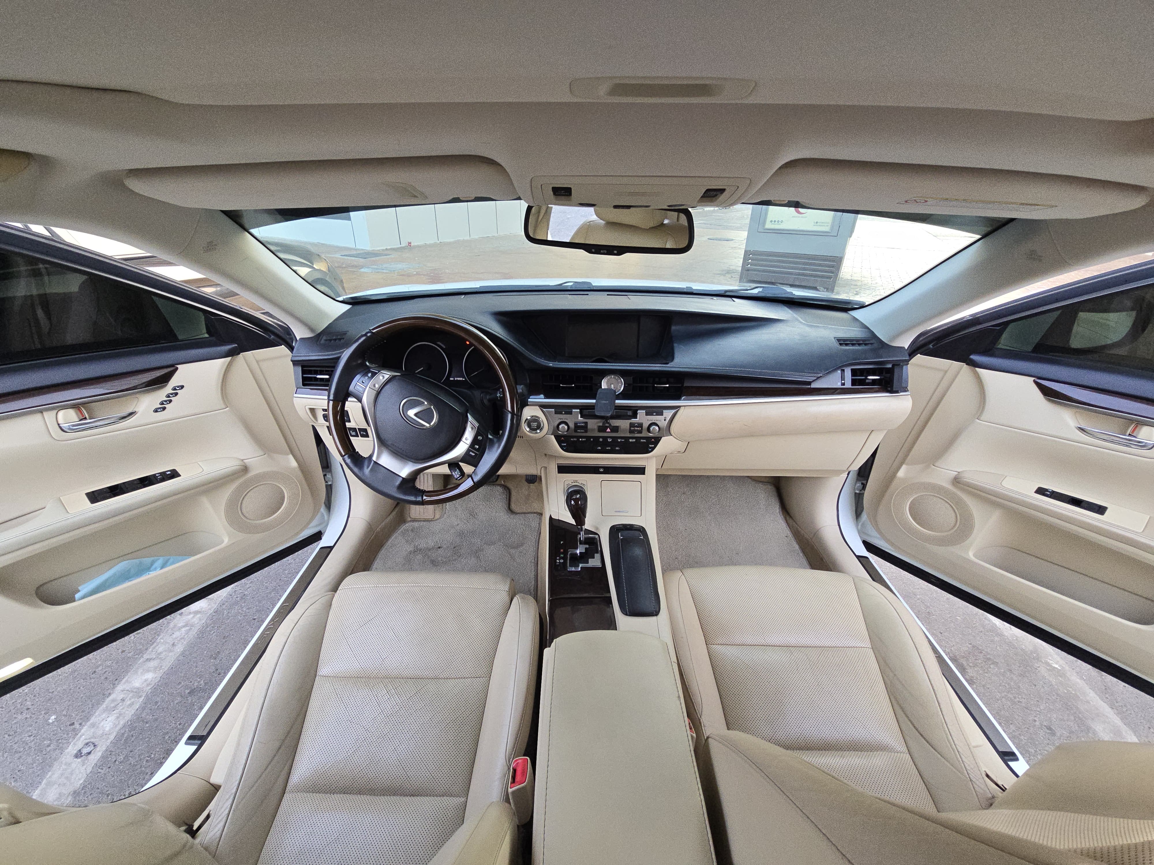 White Lexus ES 350 2013