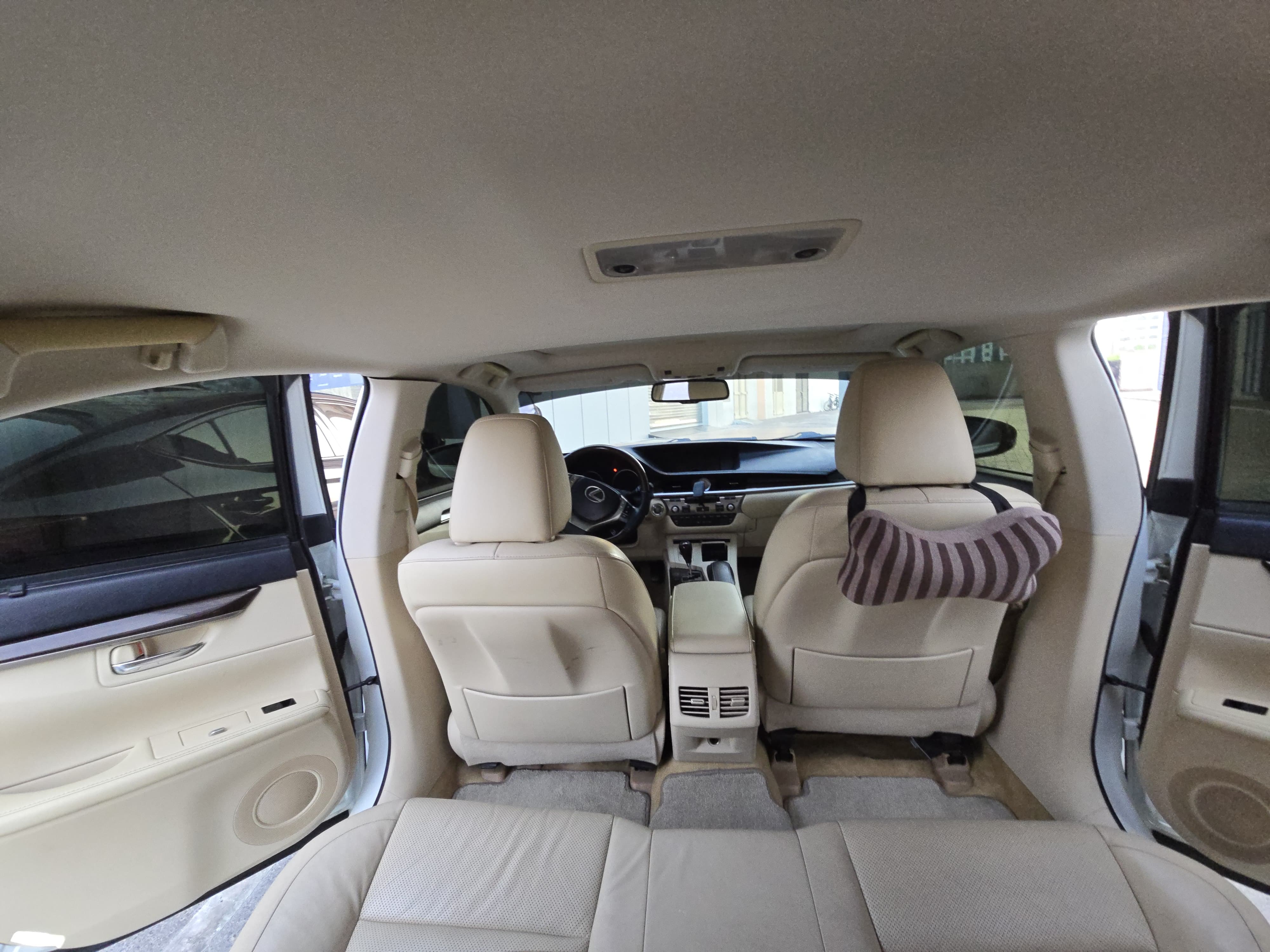 White Lexus ES 350 2013