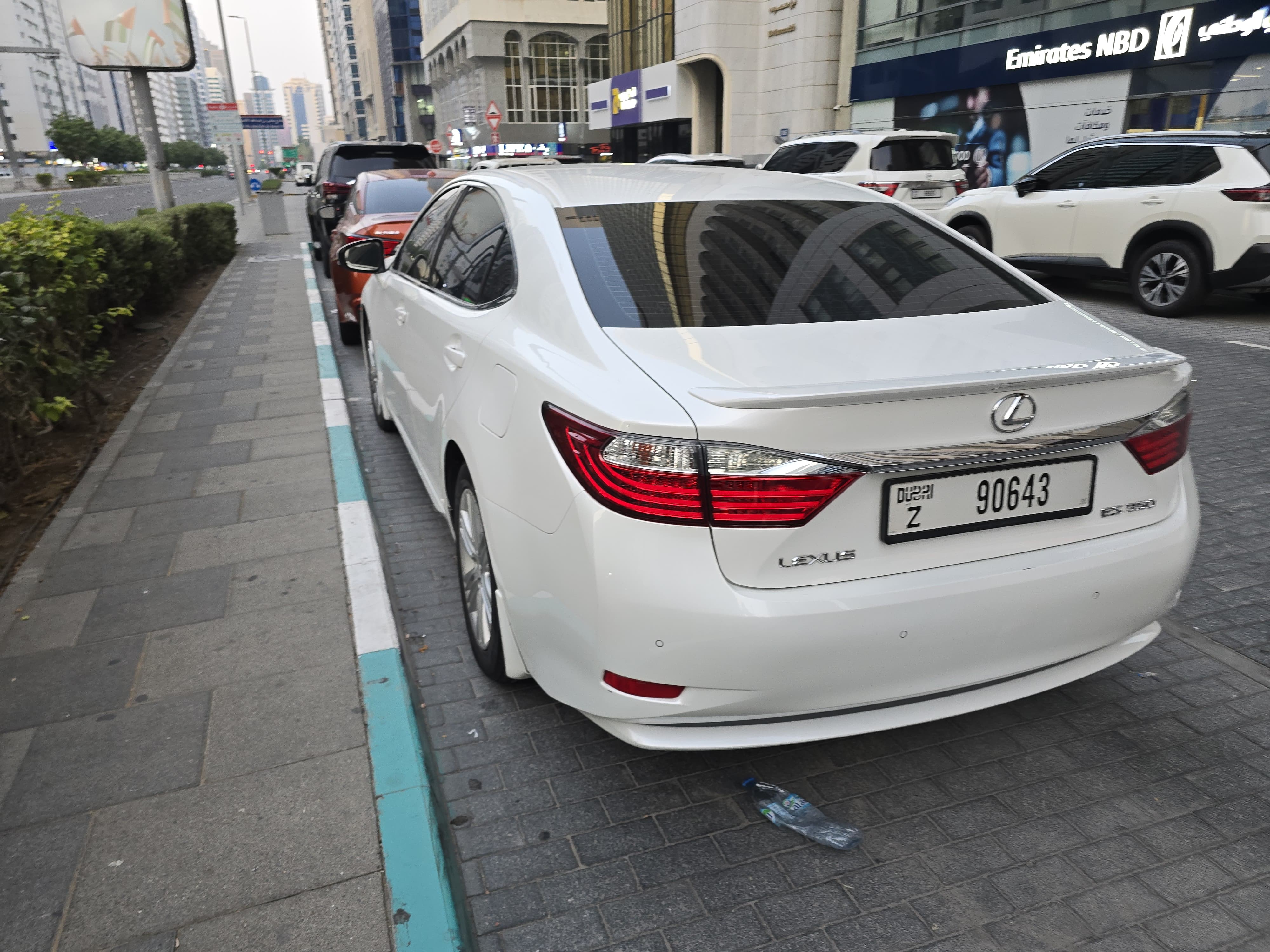 White Lexus ES 350 2013