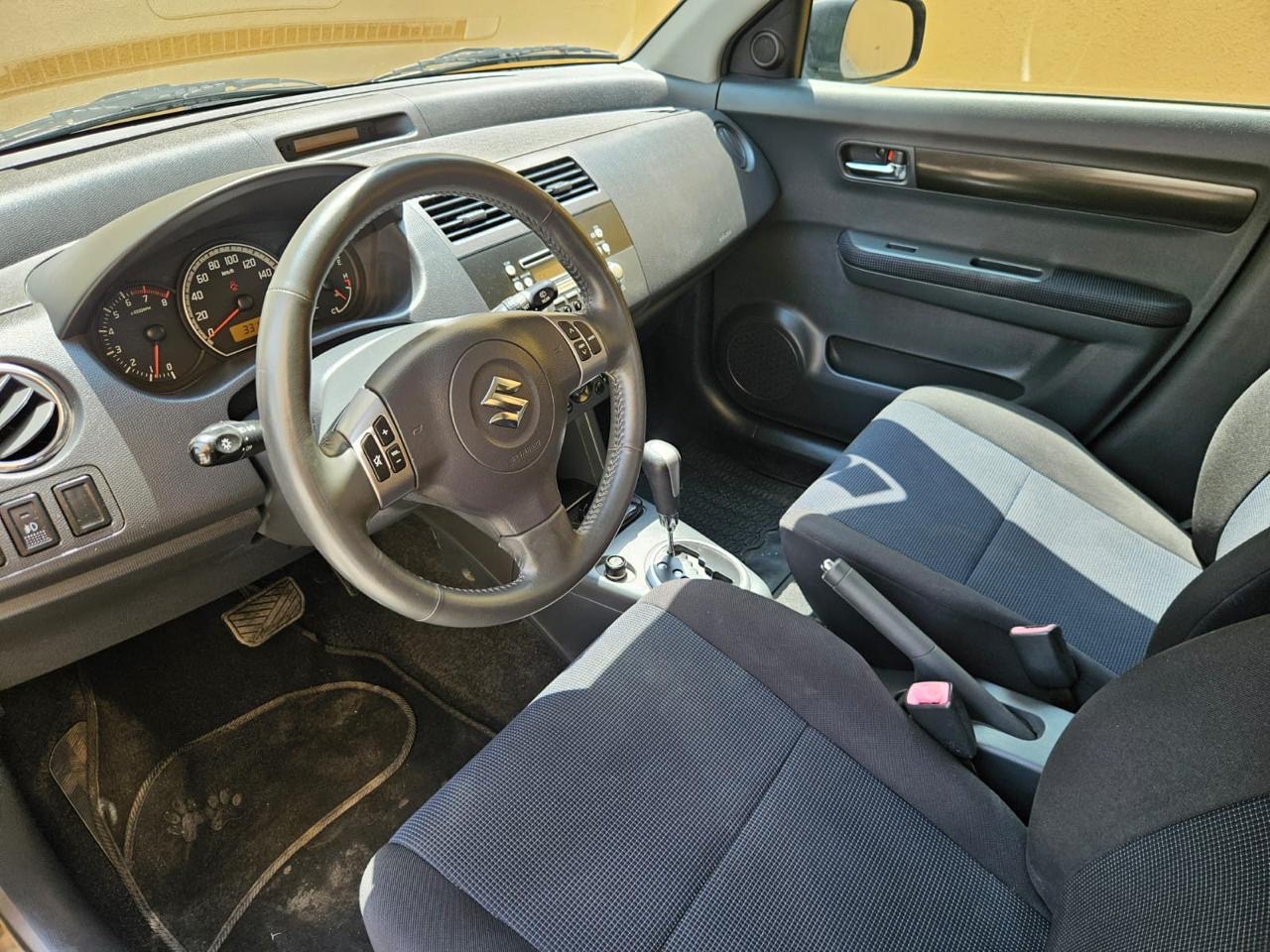 أسود سوزوكي Swift GL ٢٠٠٦