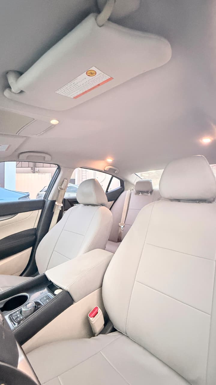 Gray Nissan Maxima 3.5 SE 2016