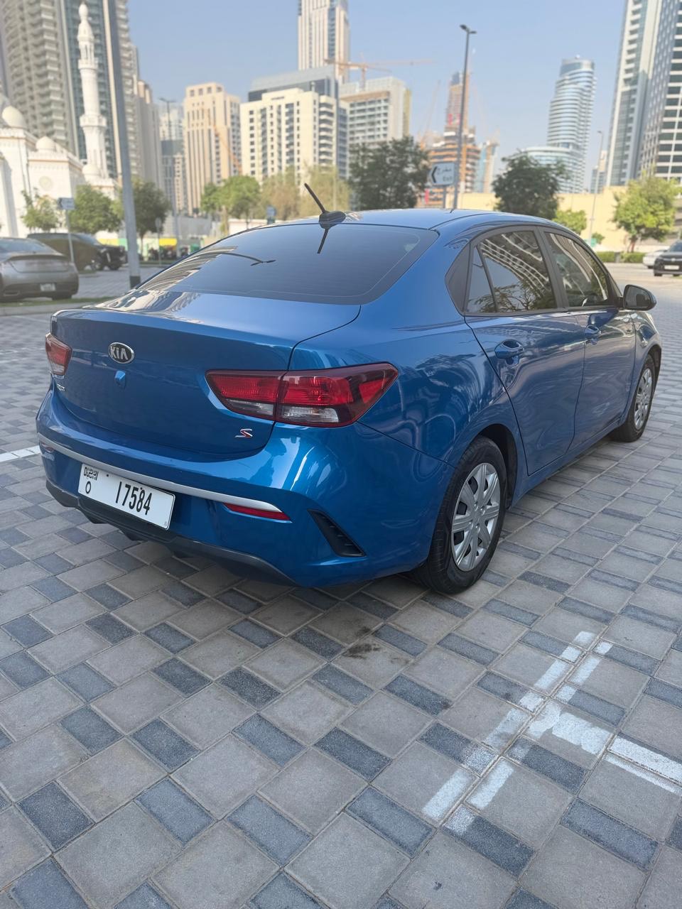 Azul Kia Rio Sedan 2021