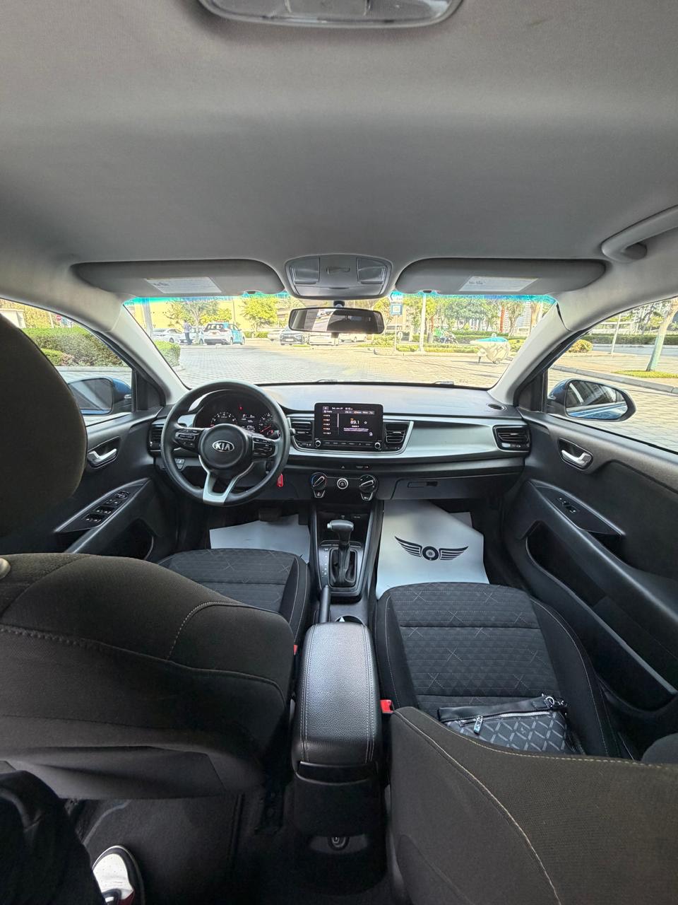Azul Kia Rio Sedan 2021