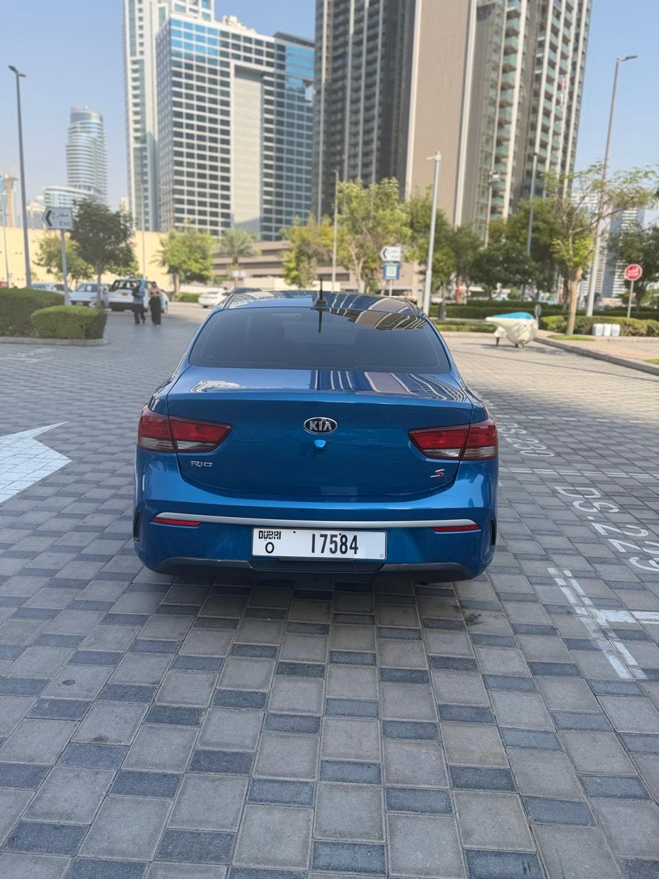 Azul Kia Rio Sedan 2021