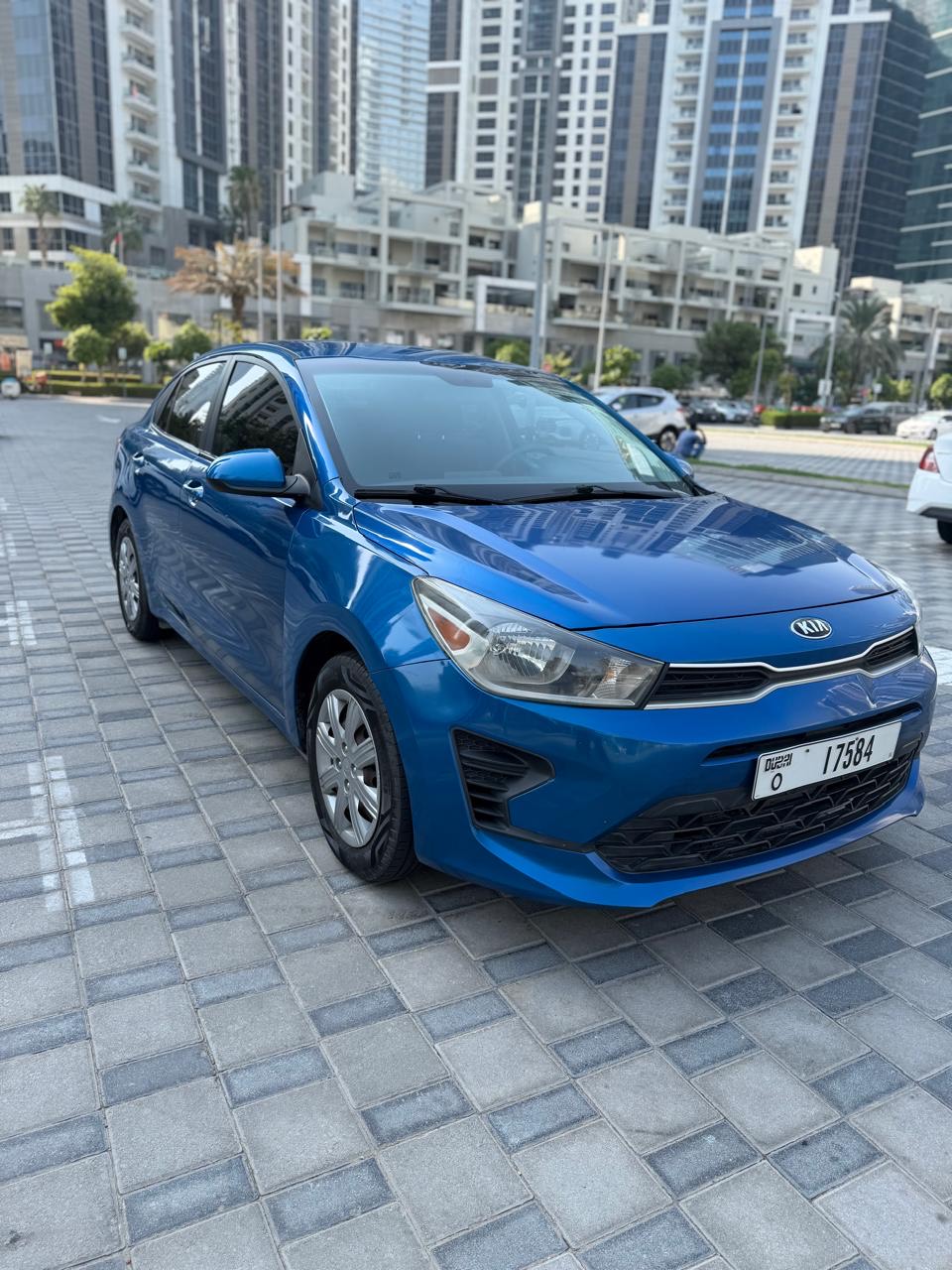 Azul Kia Rio Sedan 2021
