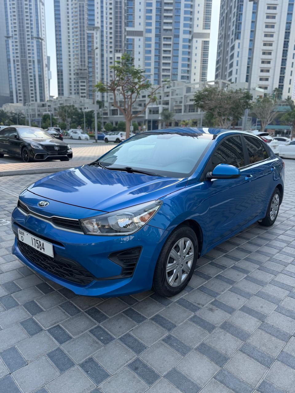 Azul Kia Rio Sedan 2021
