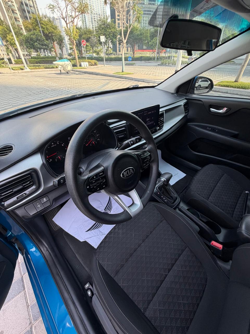 Azul Kia Rio Sedan 2021