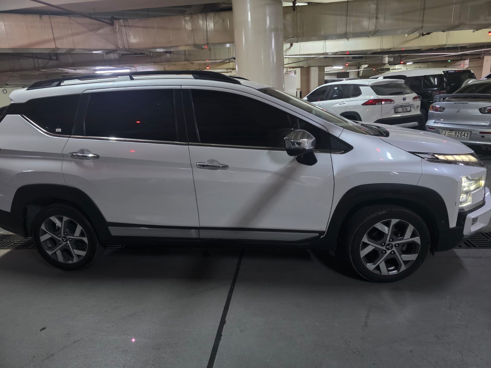 Blanc Mitsubishi Xpander Cross PREMIUM 2024