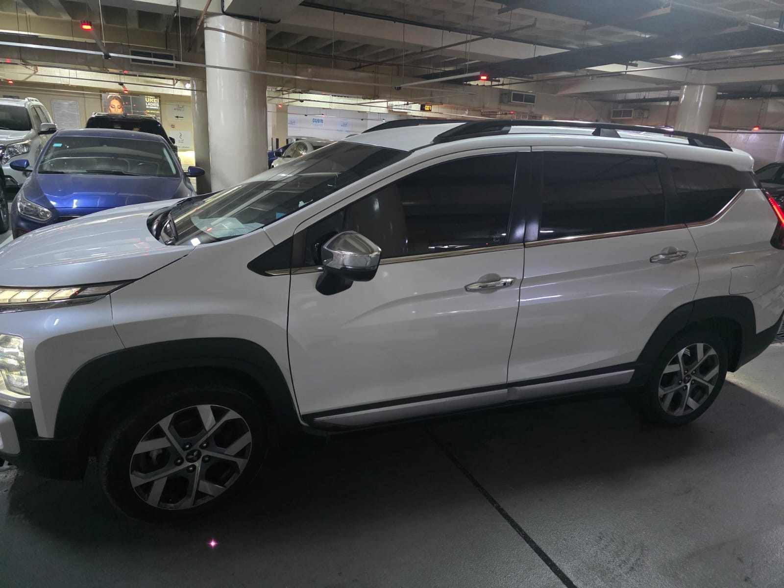 Blanc Mitsubishi Xpander Cross PREMIUM 2024