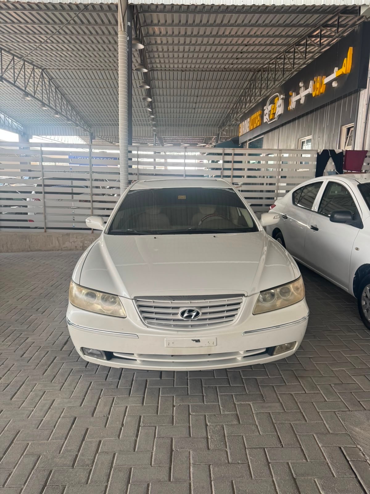 White Hyundai Azera Premium 2004