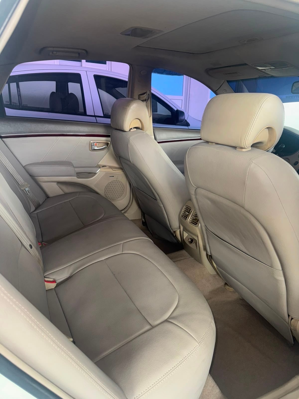 White Hyundai Azera Premium 2004