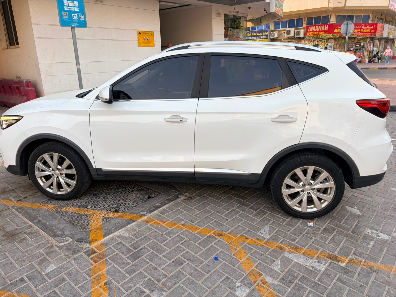 White MG ZS STD 2023