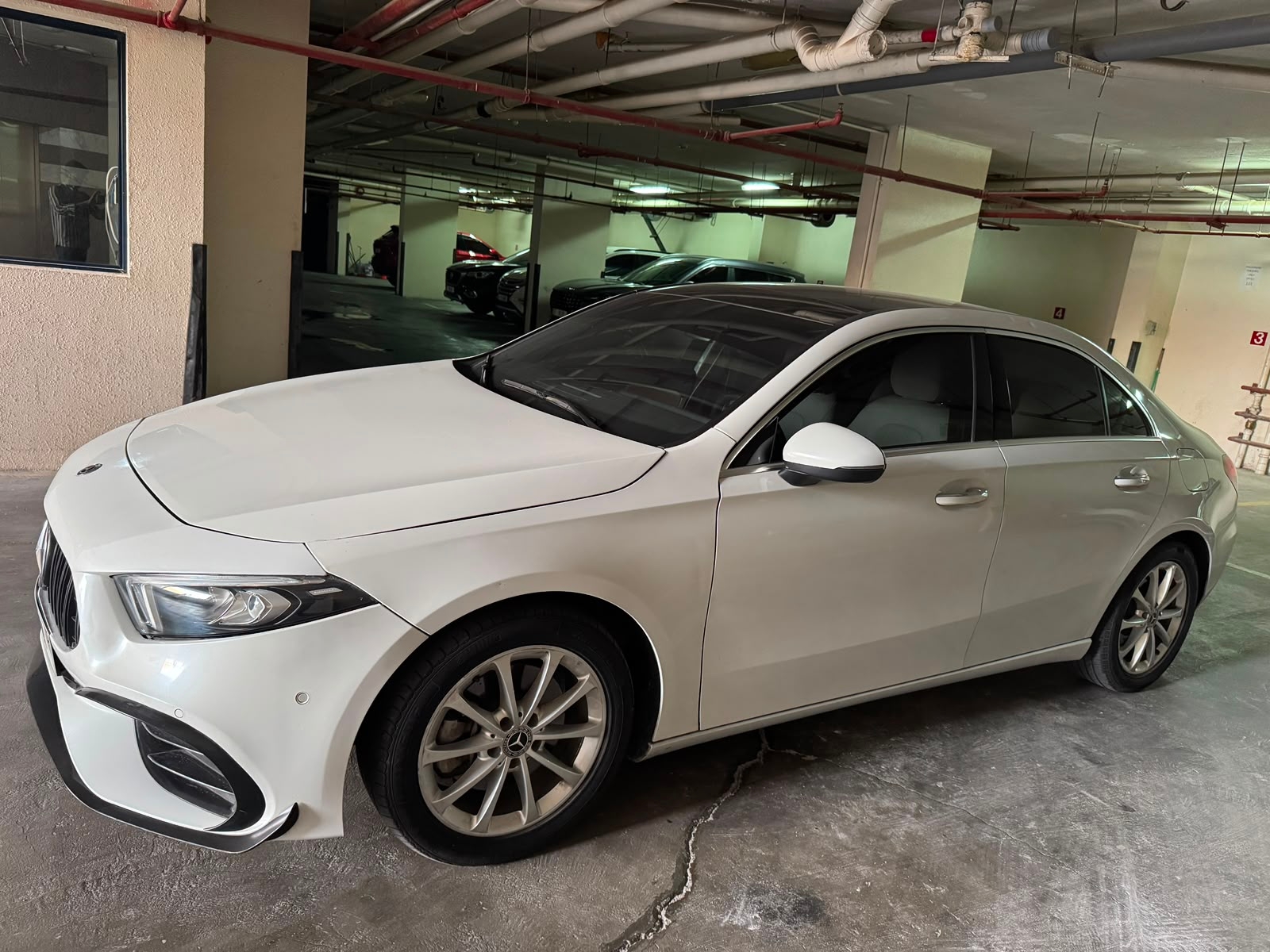 白色的 奔驰 A220 2020