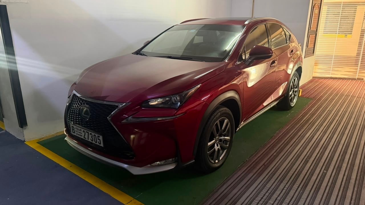 Красный Lexus NX 200t 2015 год