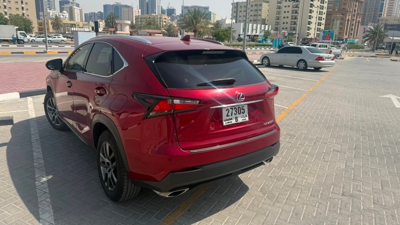 Красный Lexus NX 200t 2015 год
