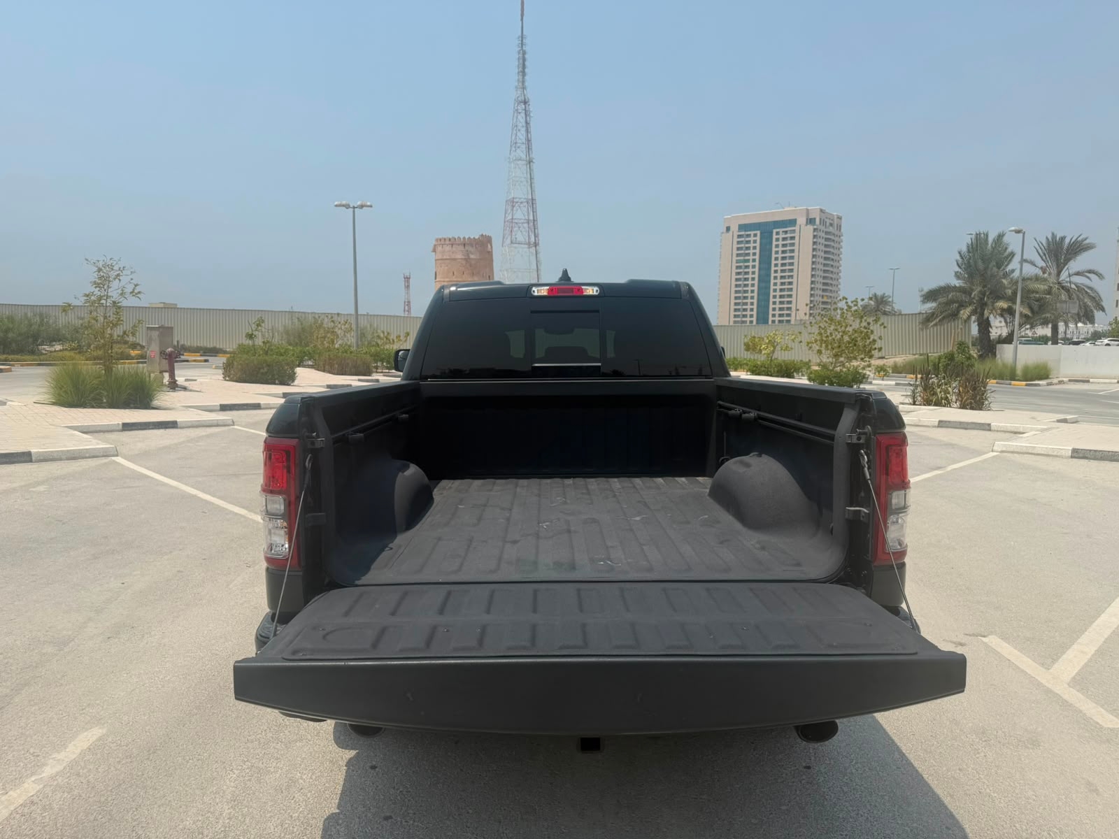 أسود  رام 1500 Big Horn 2024