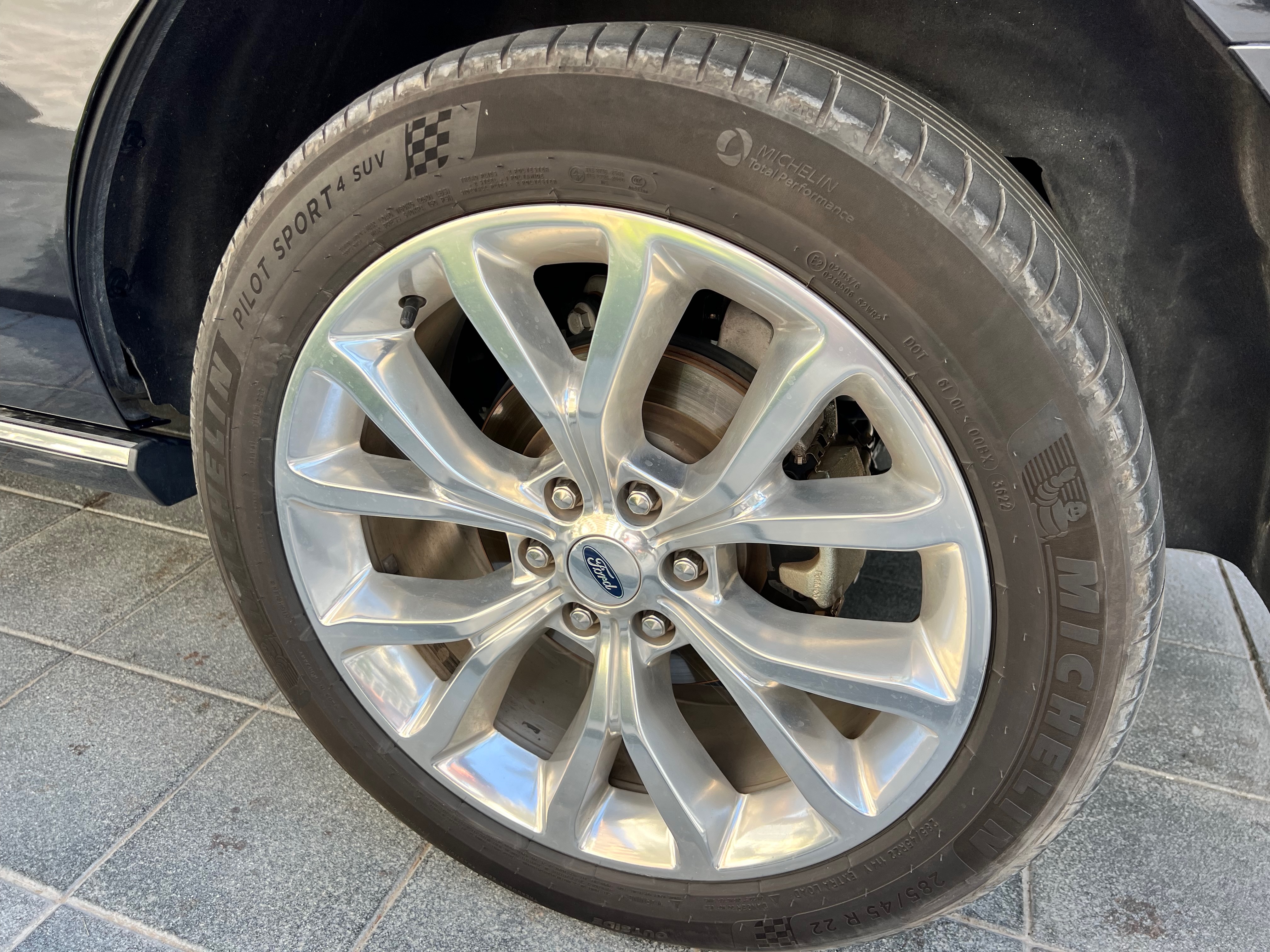 أسود فورد Expedition Platinum 2019