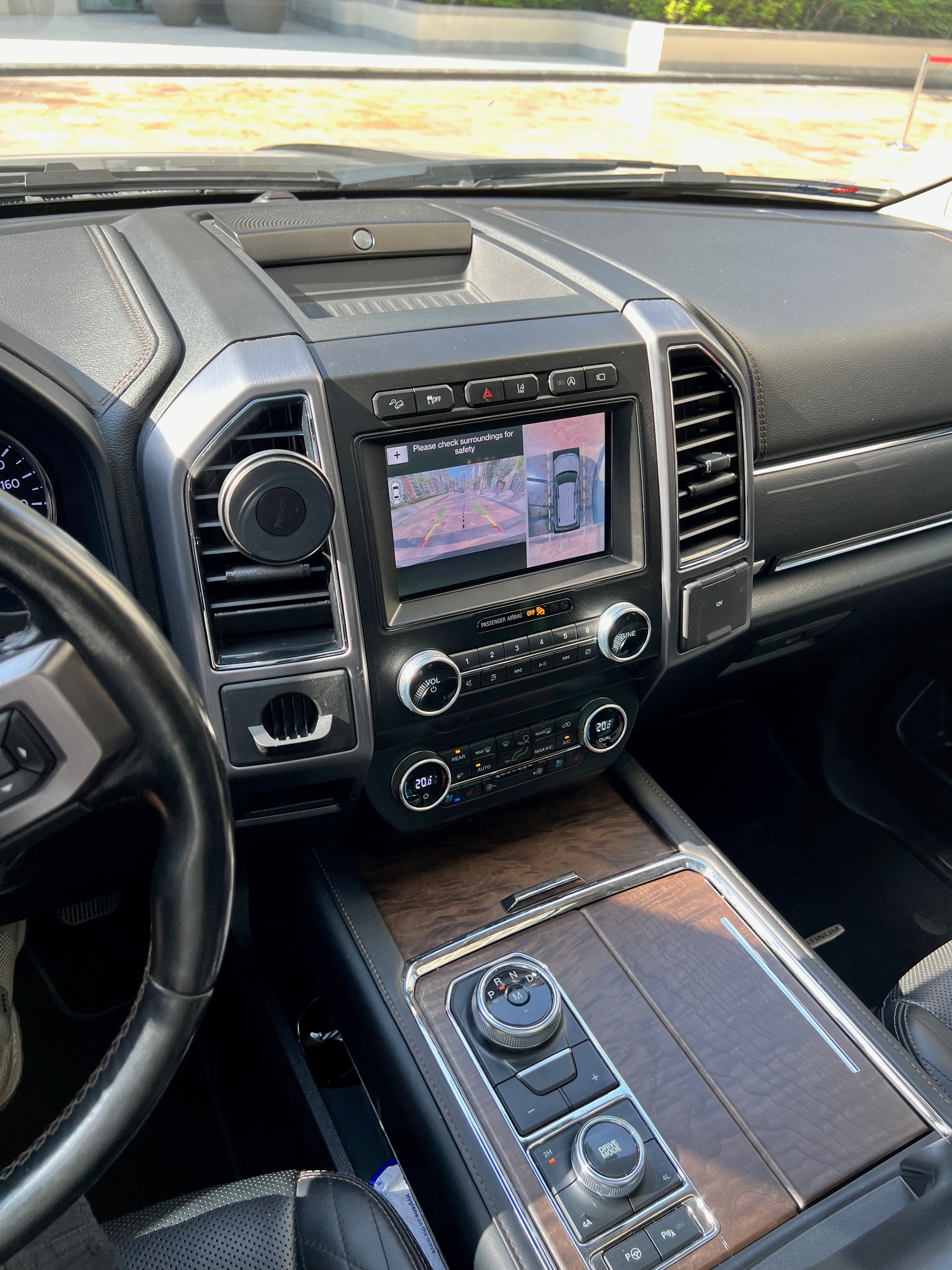 أسود فورد Expedition Platinum 2019