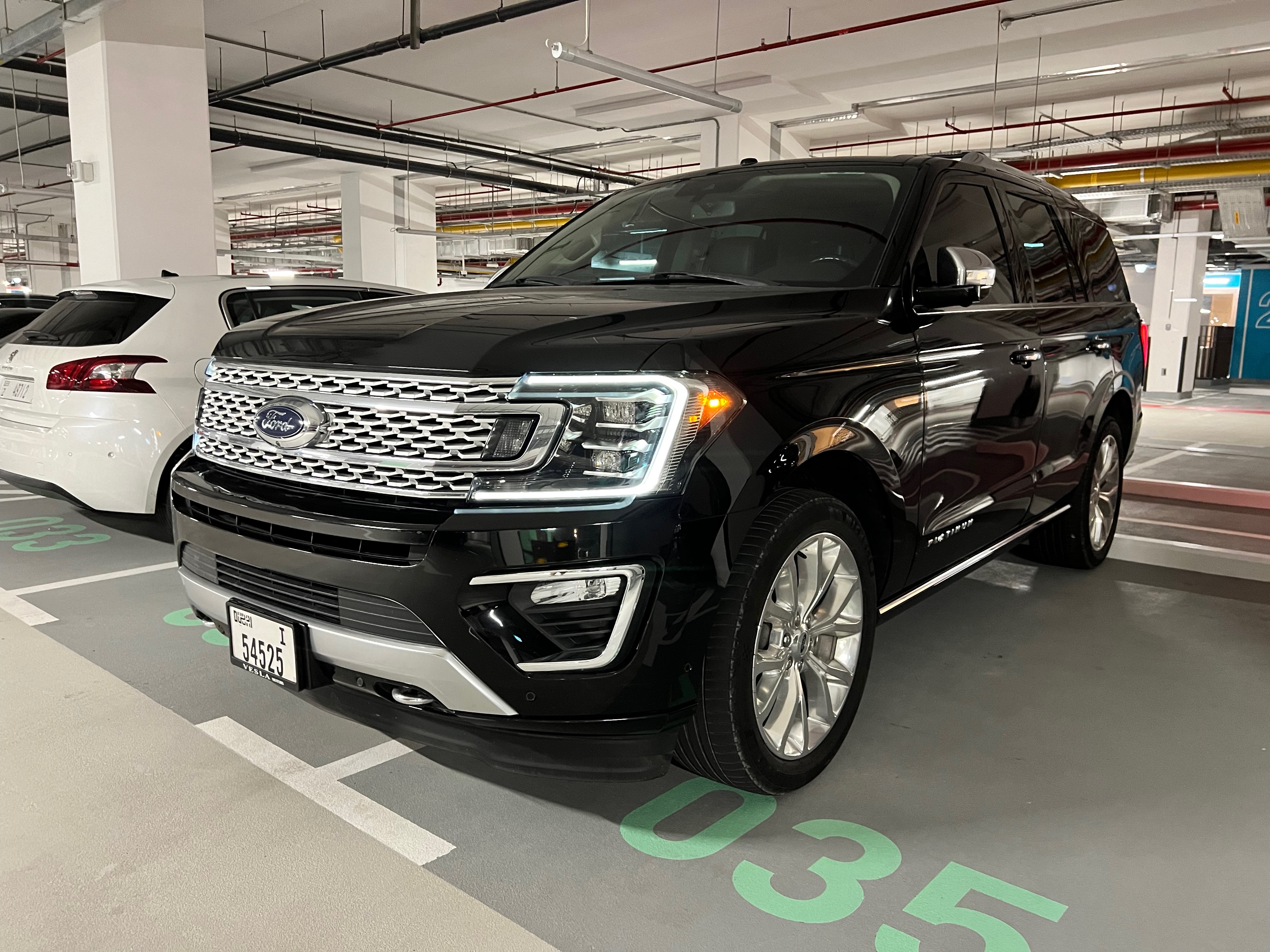 أسود فورد Expedition Platinum 2019