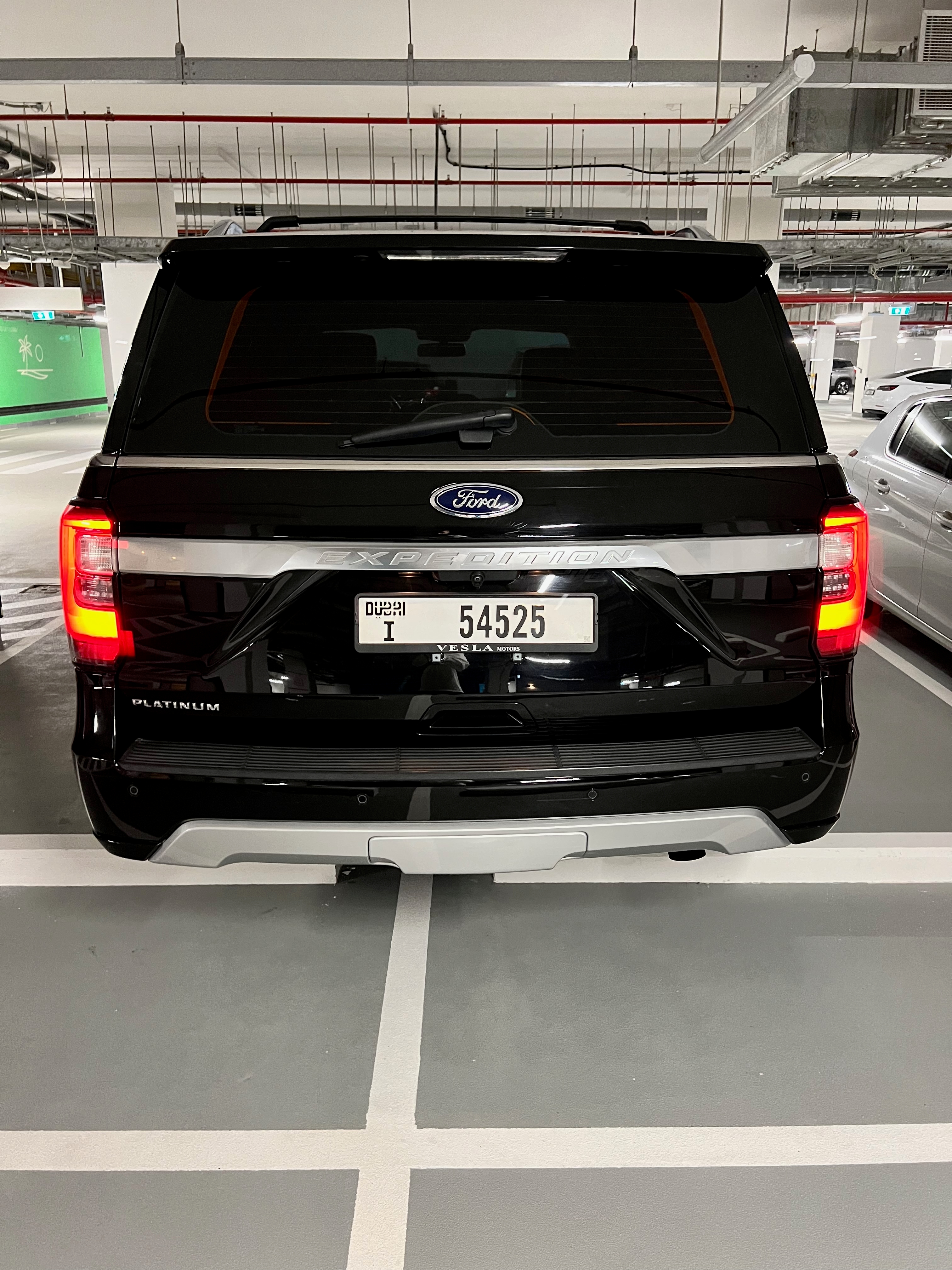 أسود فورد Expedition Platinum 2019