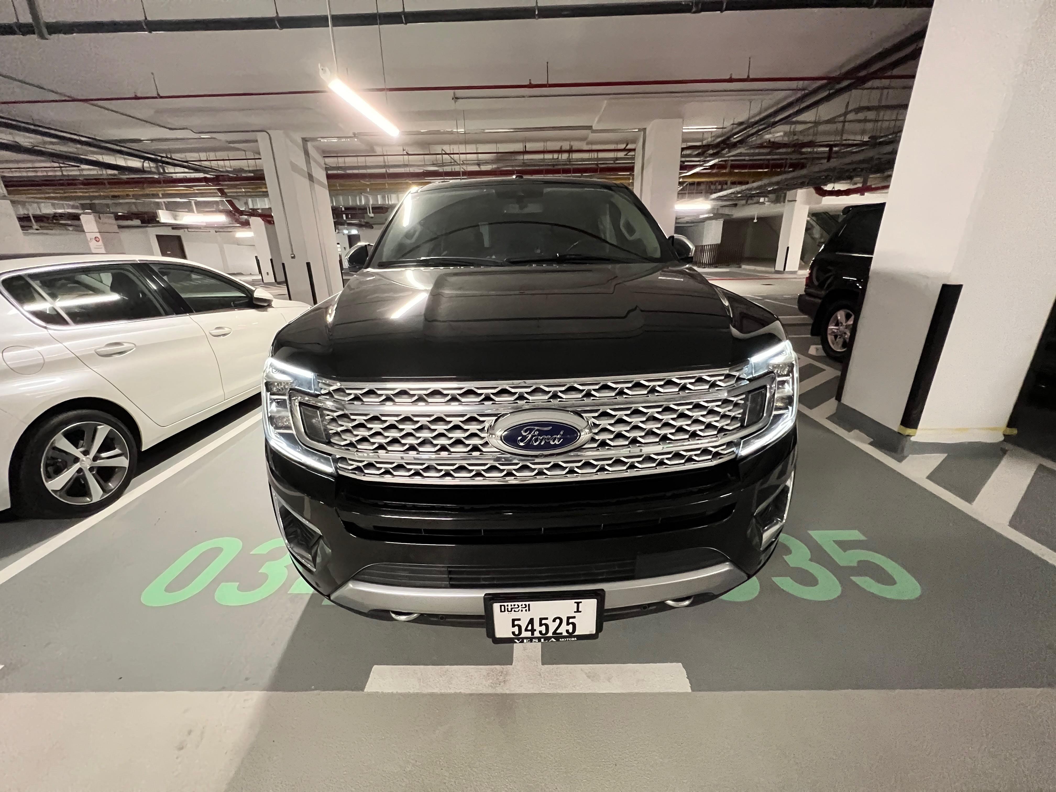 أسود فورد Expedition Platinum 2019
