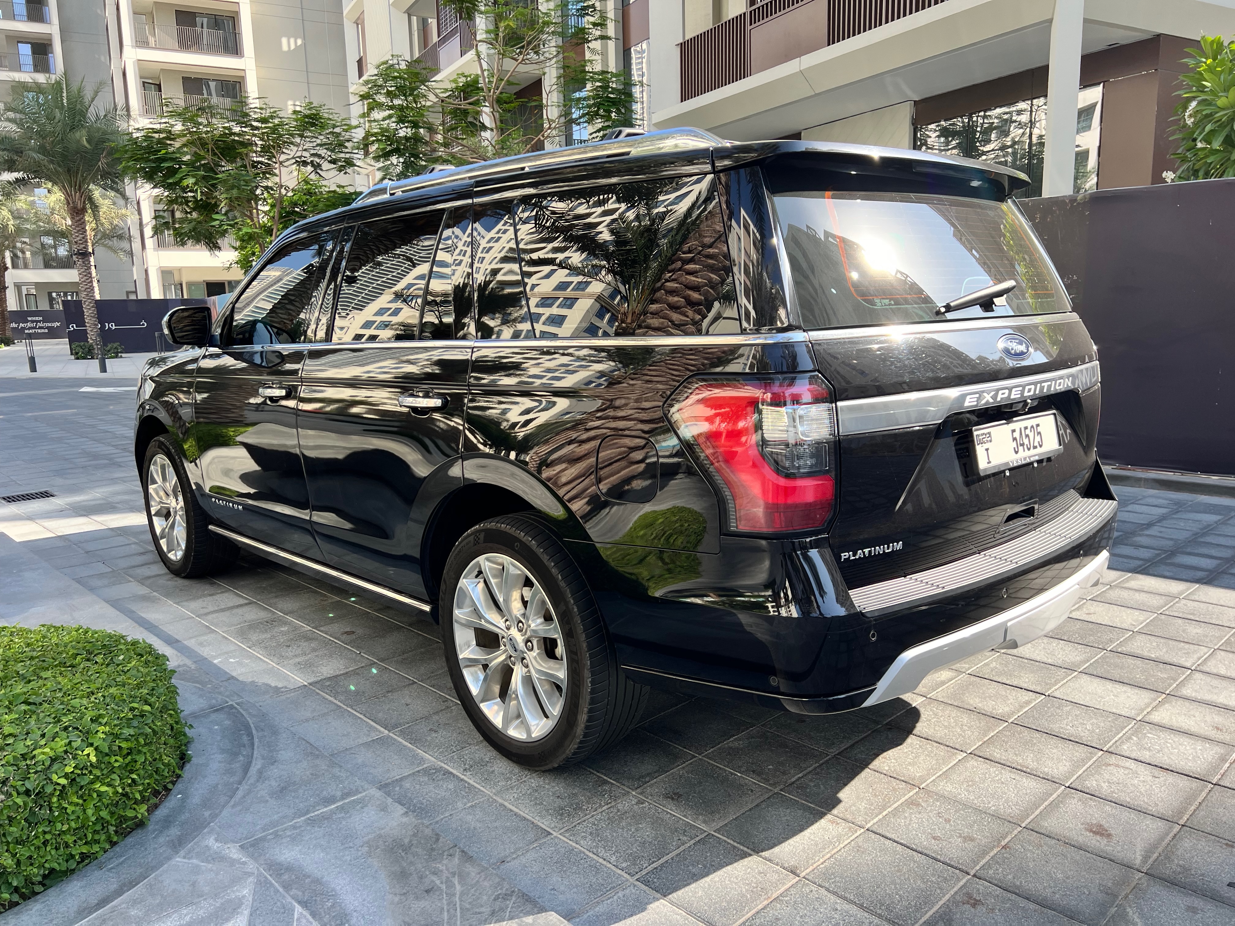 أسود فورد Expedition Platinum 2019