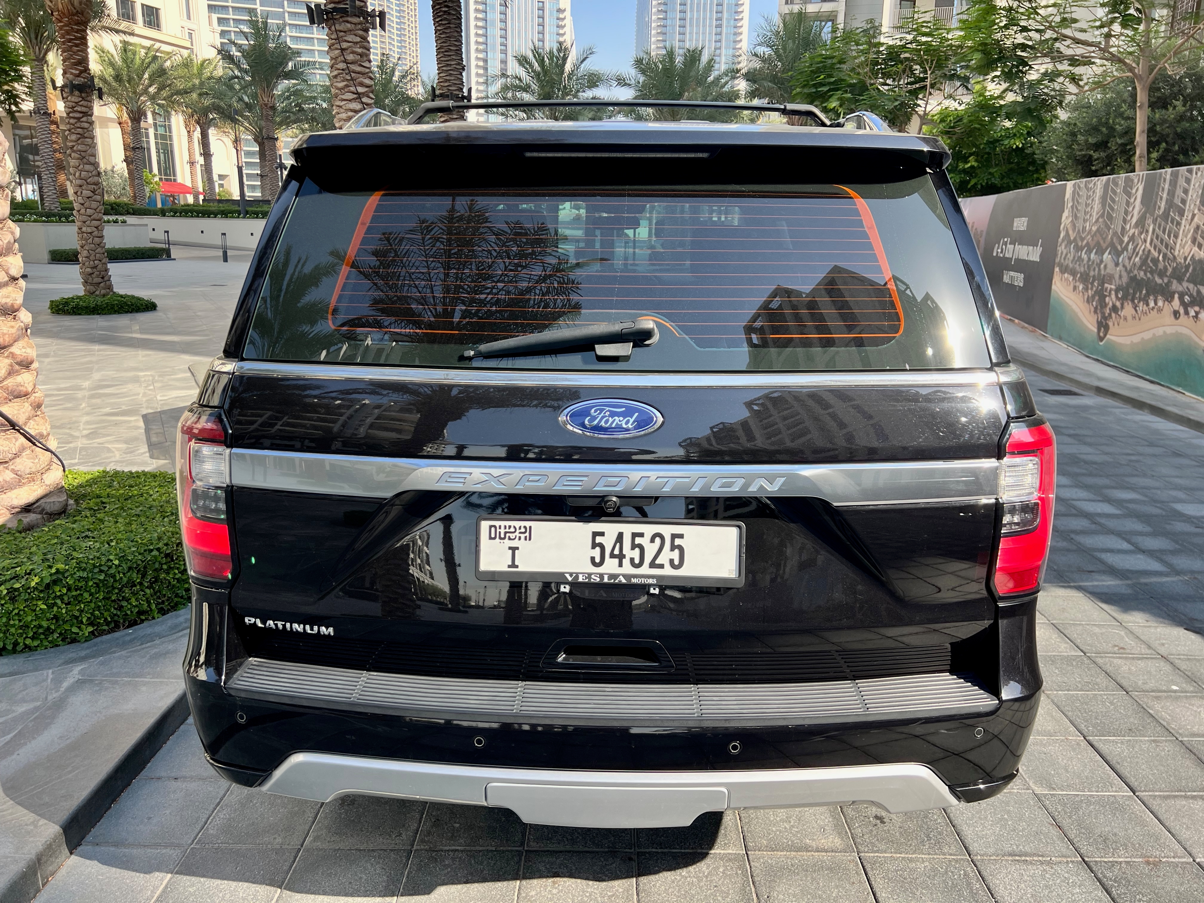 أسود فورد Expedition Platinum 2019