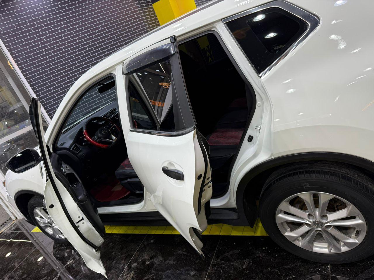 White Nissan Rogue SV 2018