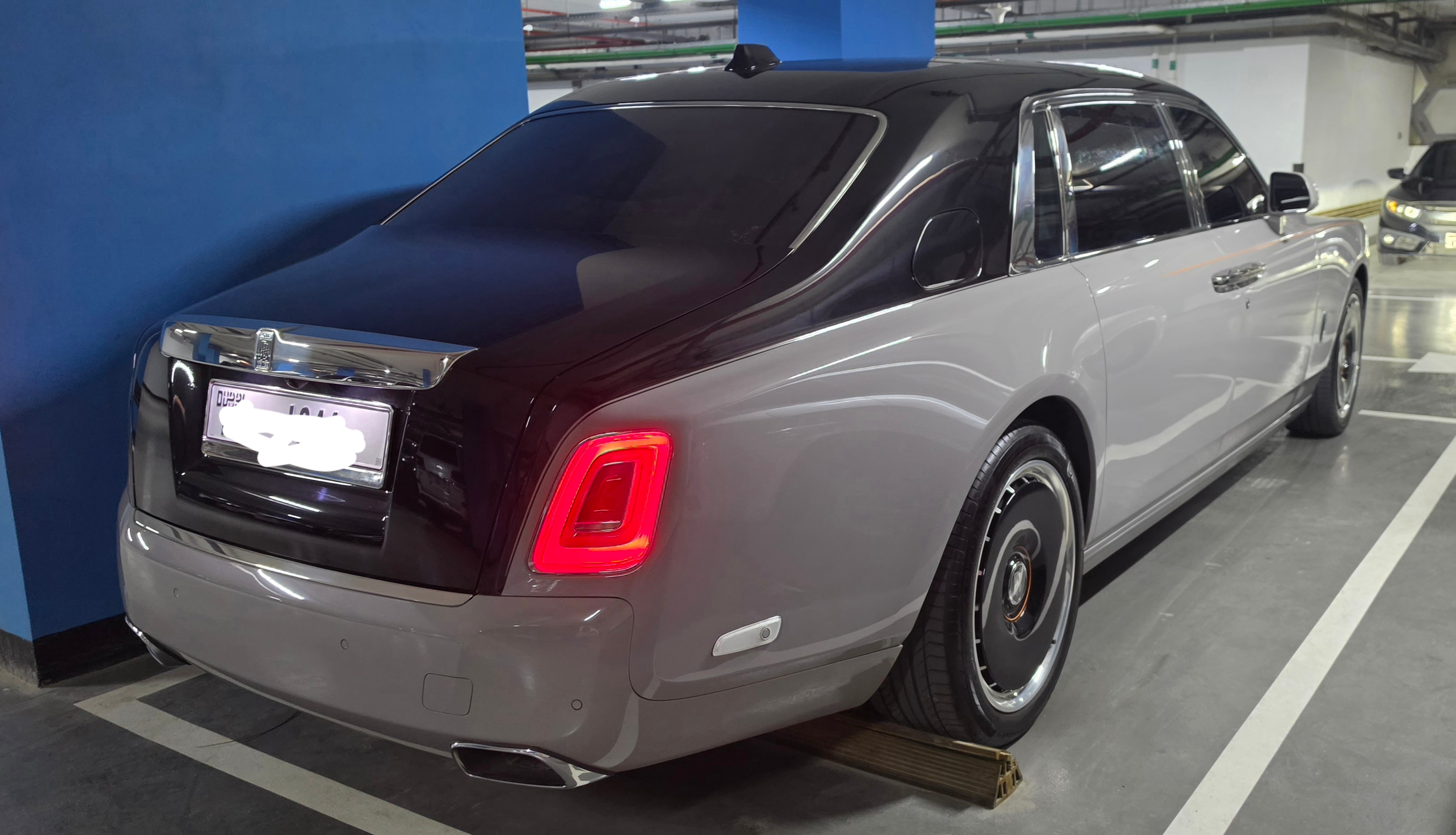 Black Rolls Royce Phantom Extended Wheel Base 2025