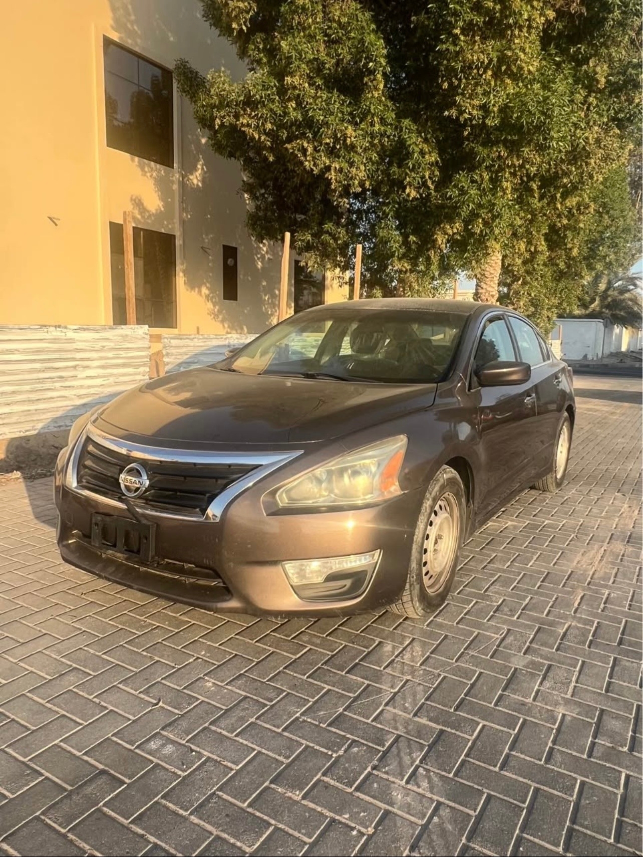 Brown Nissan Altima 2.5 2015