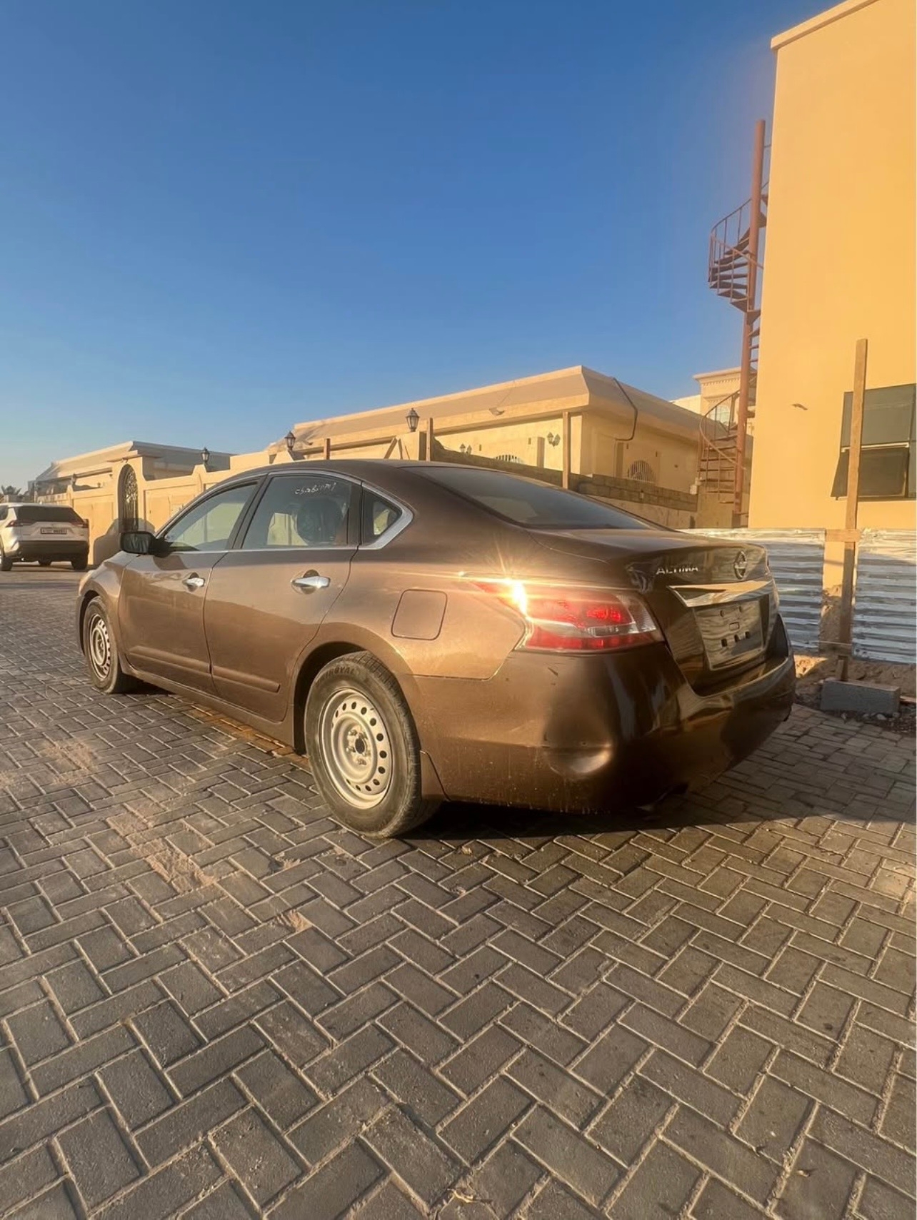 Brown Nissan Altima 2.5 2015