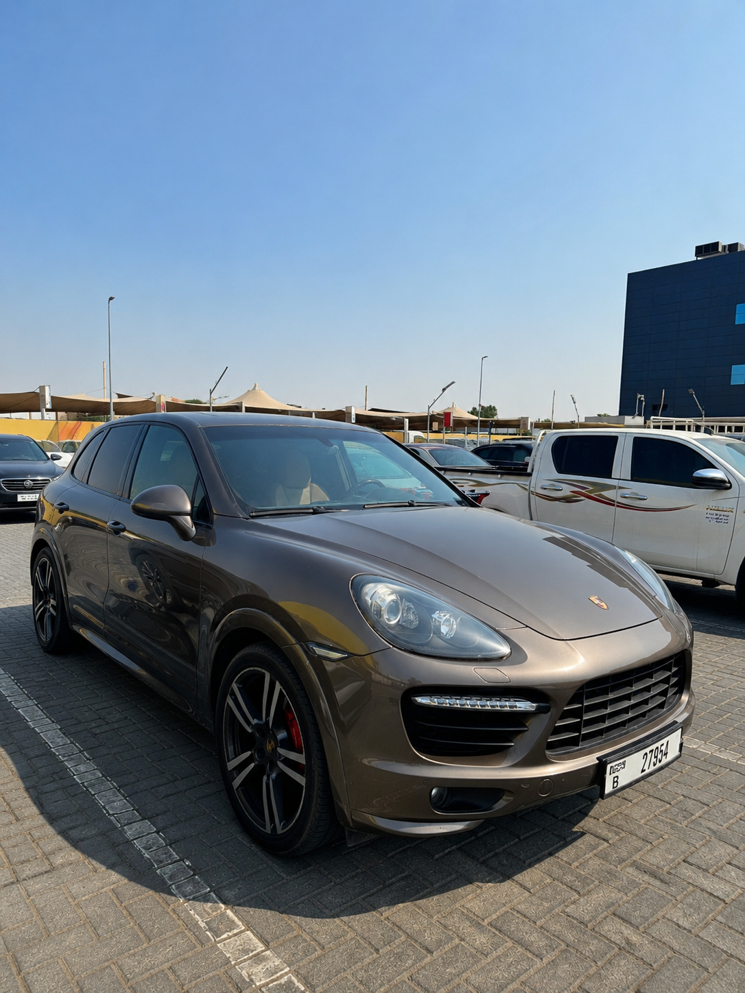 Темно-коричневый Porsche Cayenne GTS 2014 год